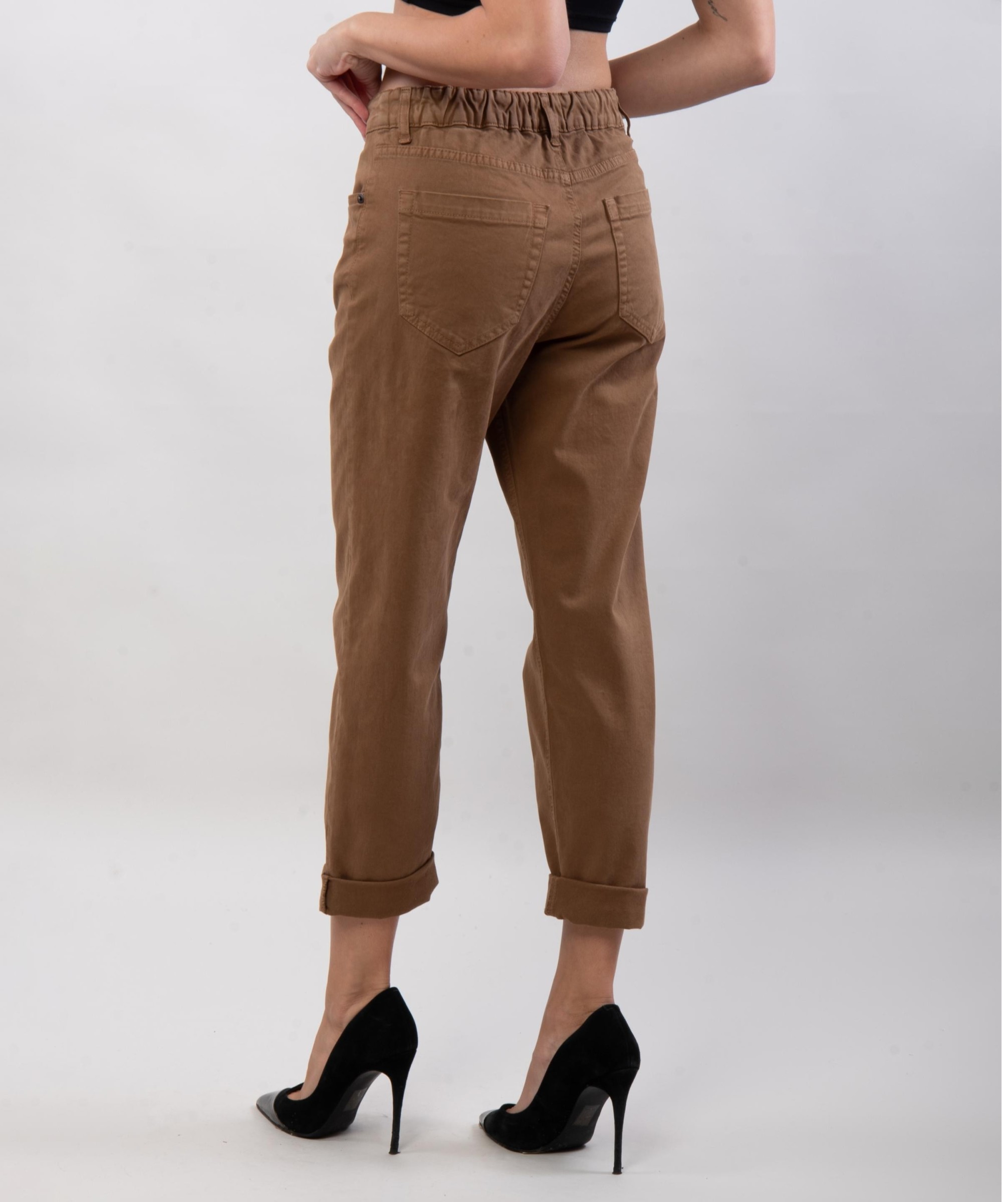 pantalone gabardina con elastico dietro