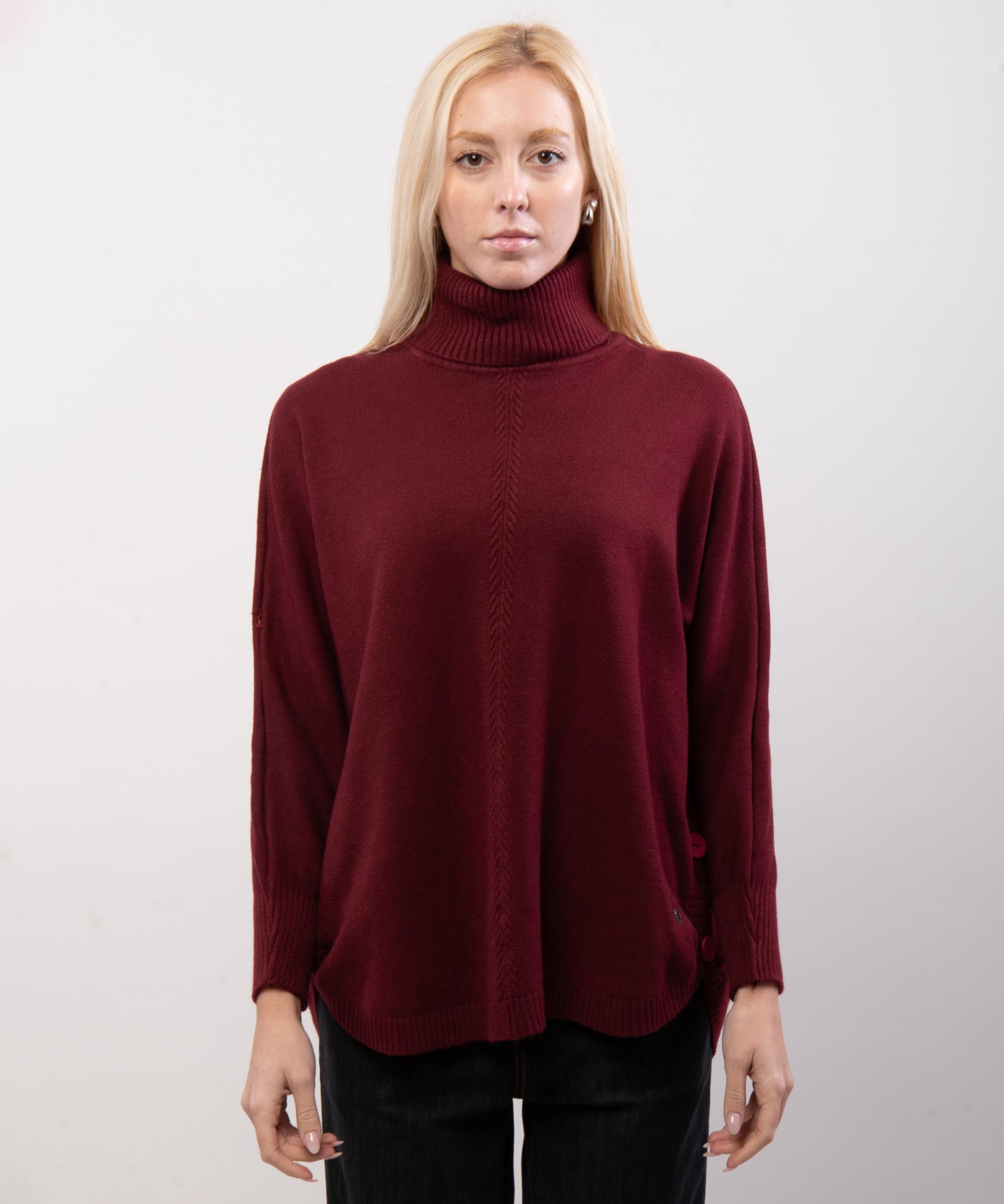 Maglione dolcevita bottoni laterali