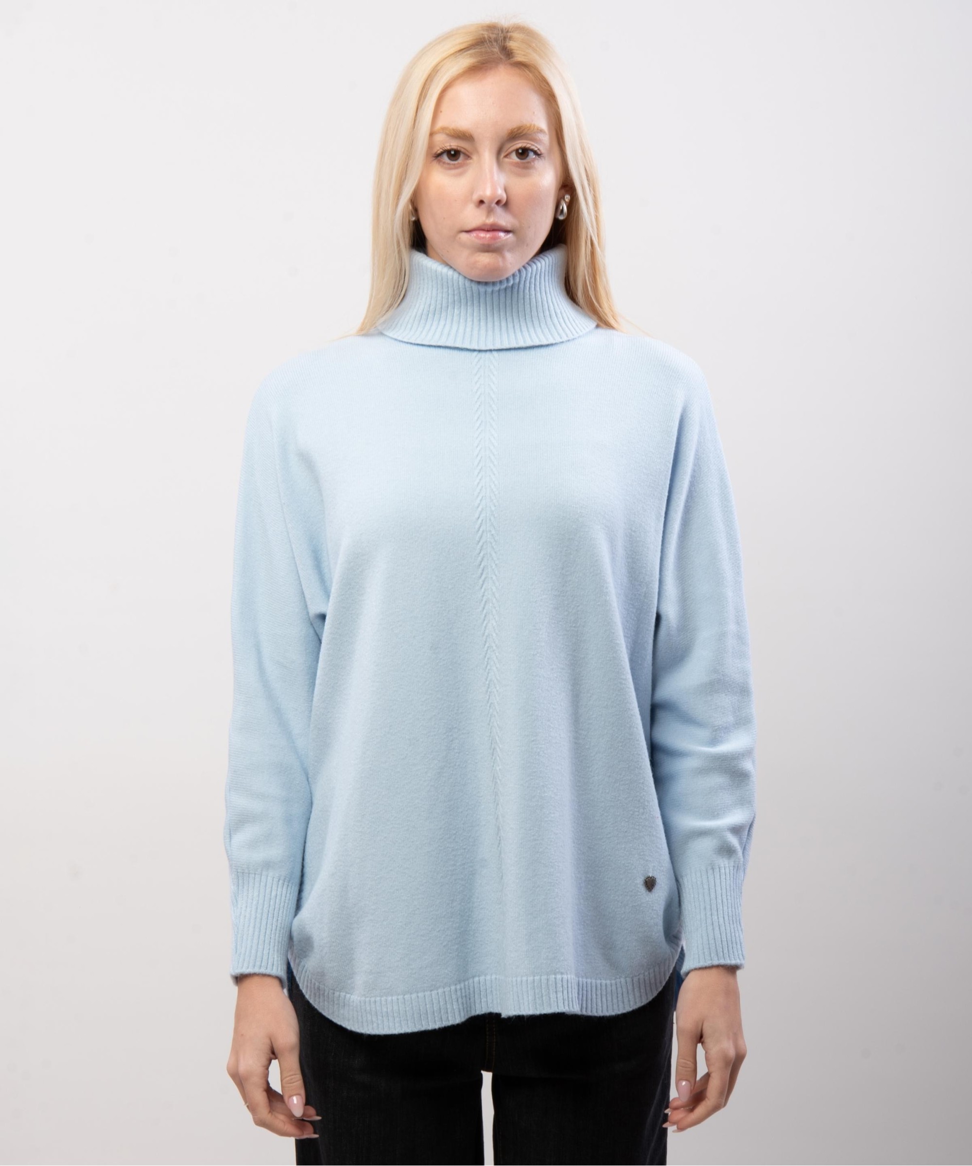 Maglione dolcevita bottoni laterali
