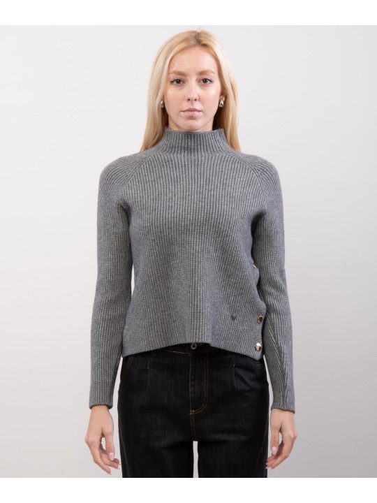 Maglione con bottoni laterali