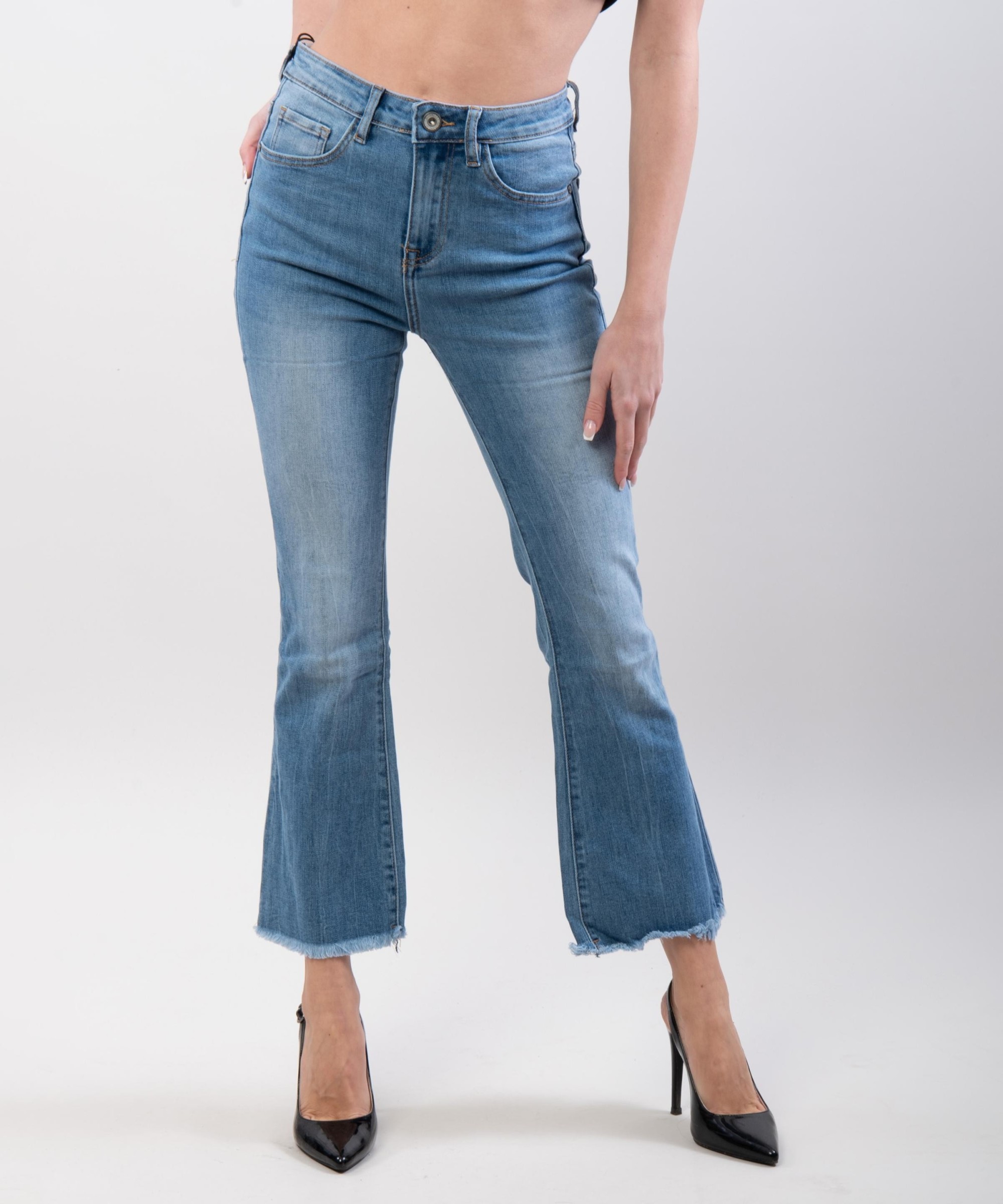 Jeans a zampa con frange
