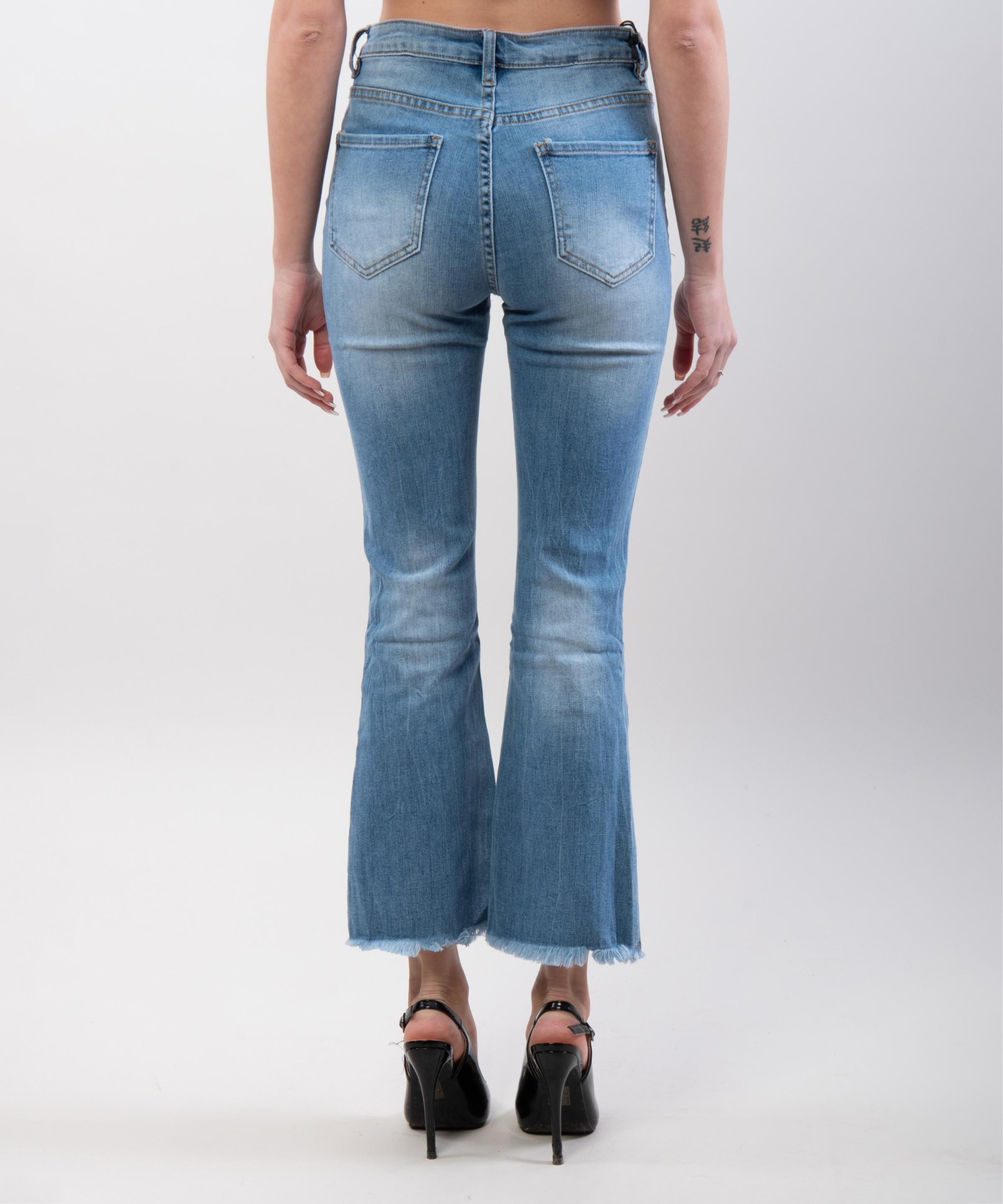 Jeans a zampa con frange