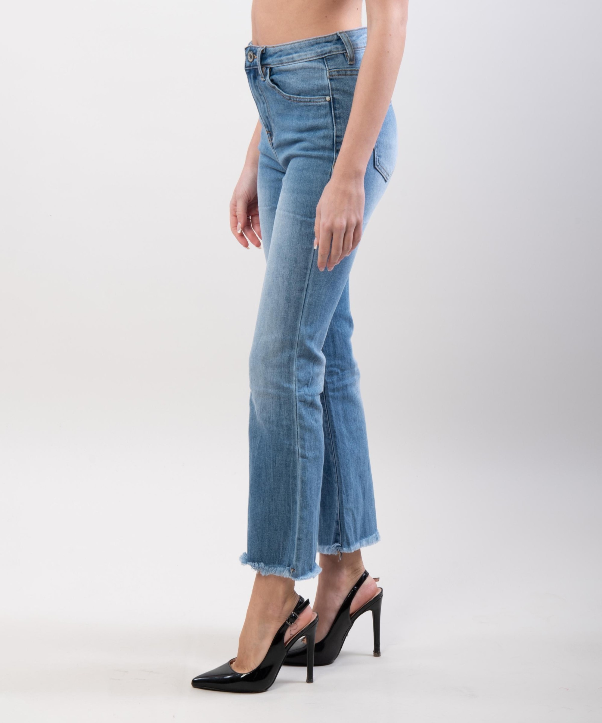 Jeans a zampa con frange