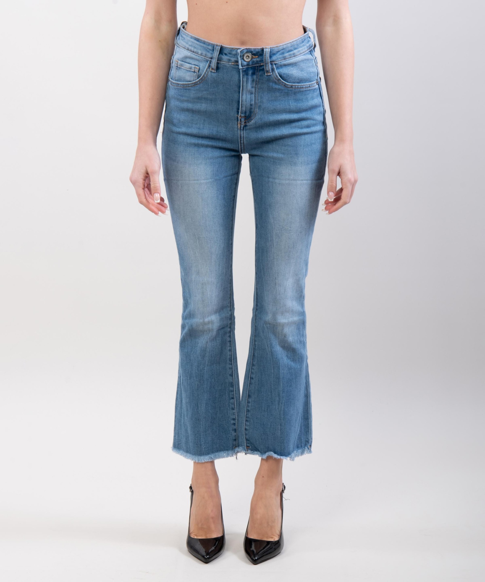 Jeans a zampa con frange