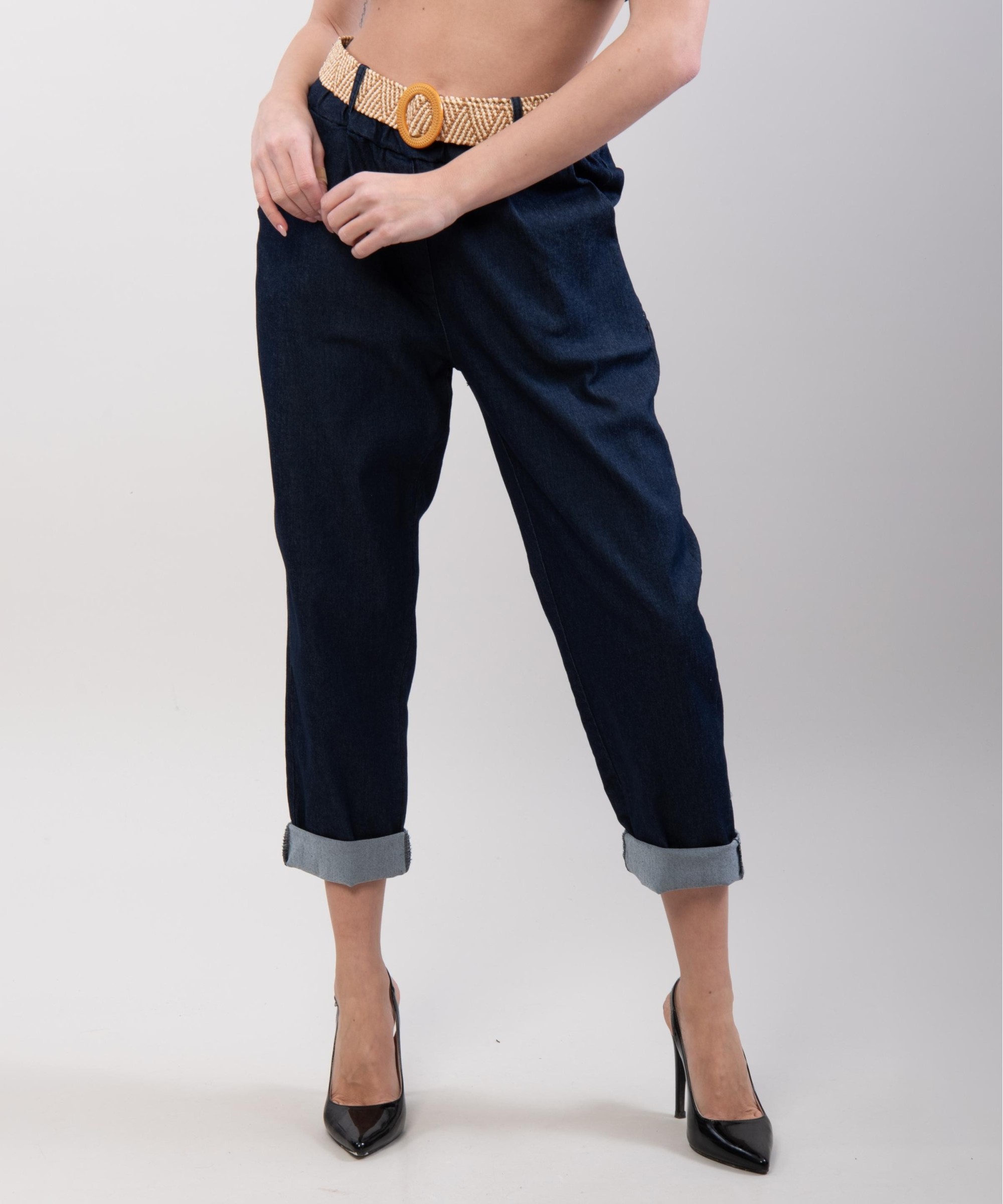 pantaloni jeans con cinture