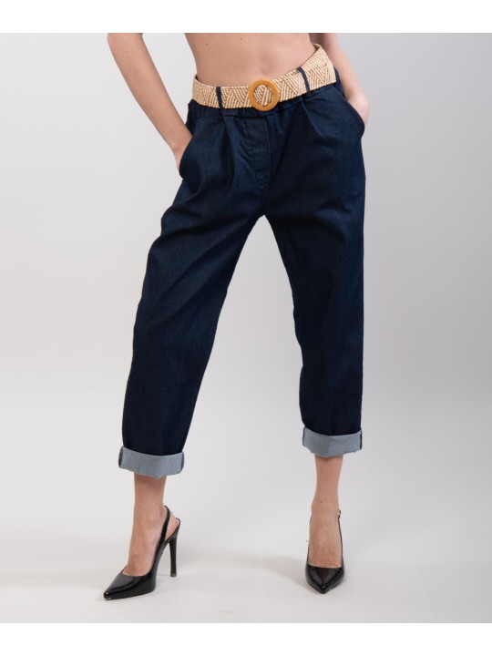 pantaloni jeans con cinture