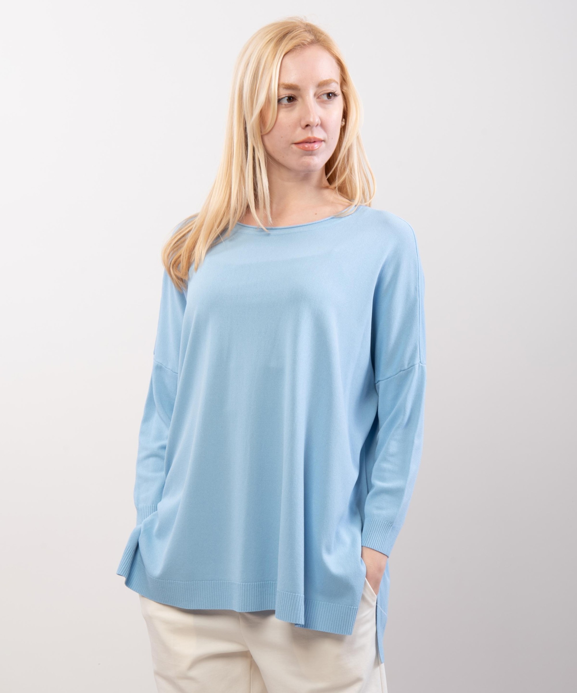 Maglia con Spacchi Laterali
