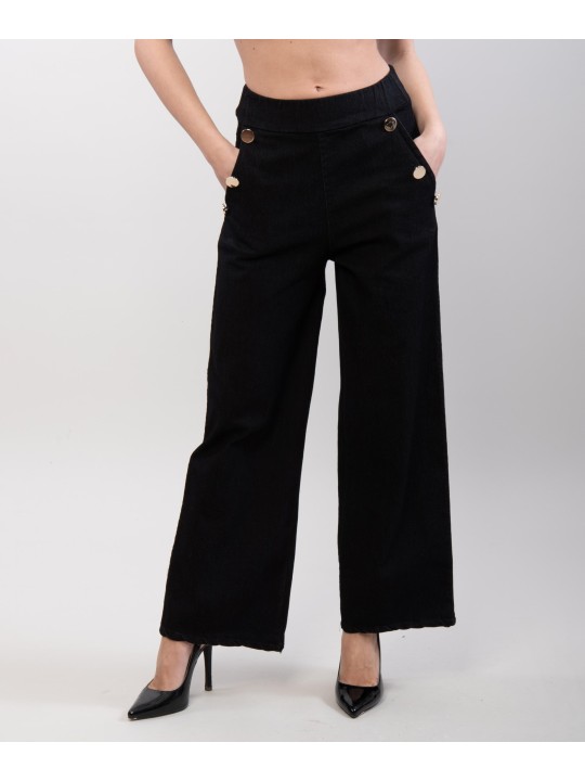 pantaloni jeans con bottone