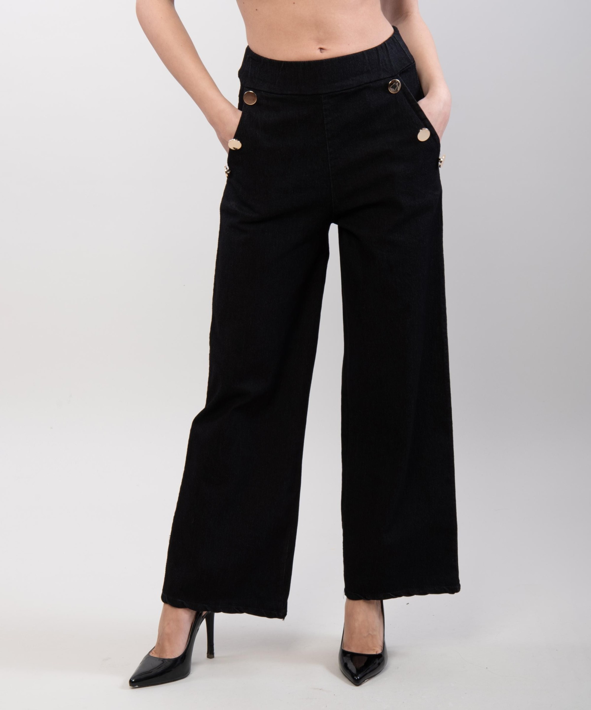 pantaloni jeans con bottone