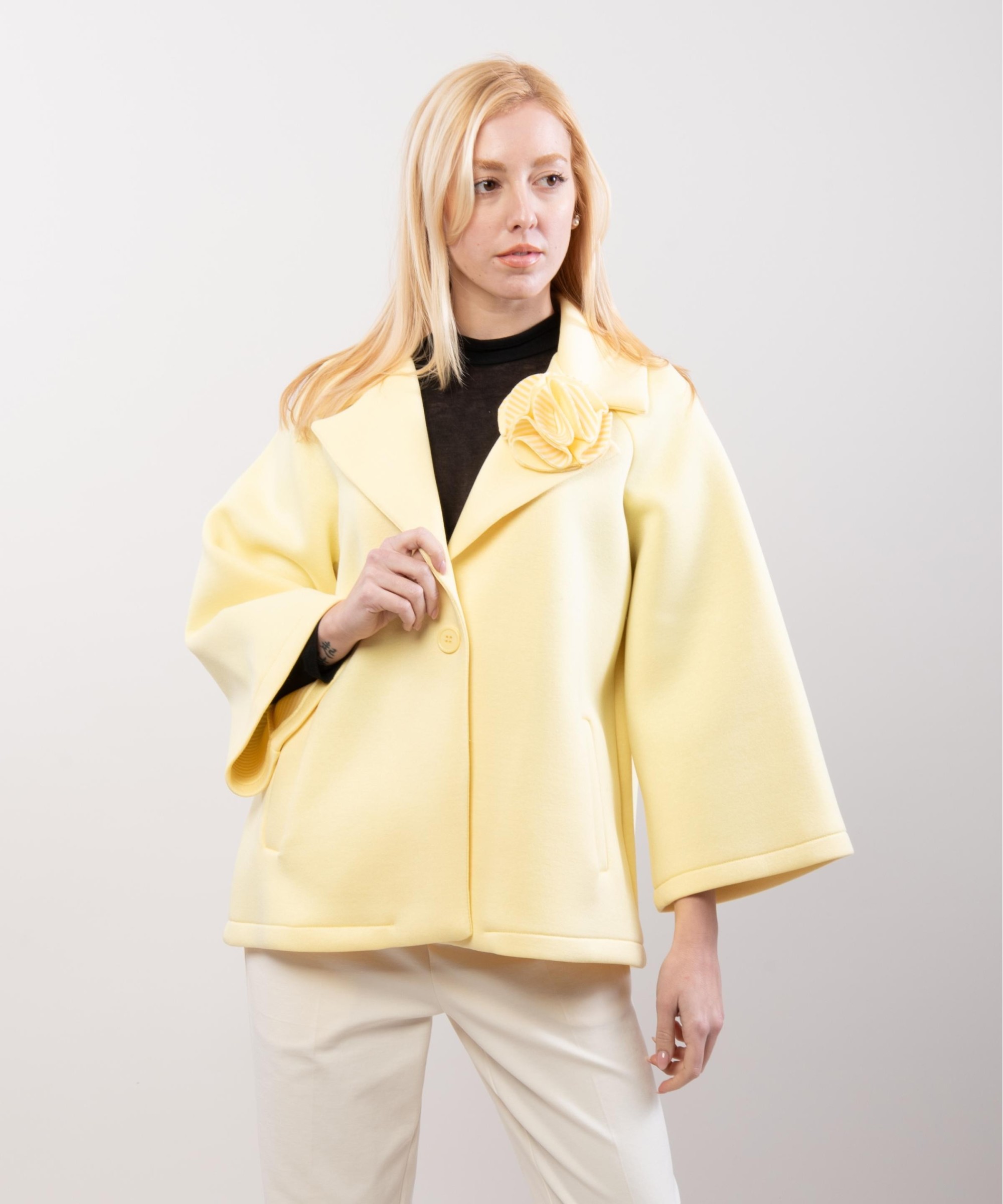 Giacca Raglan Effetto Scuba con Spilla