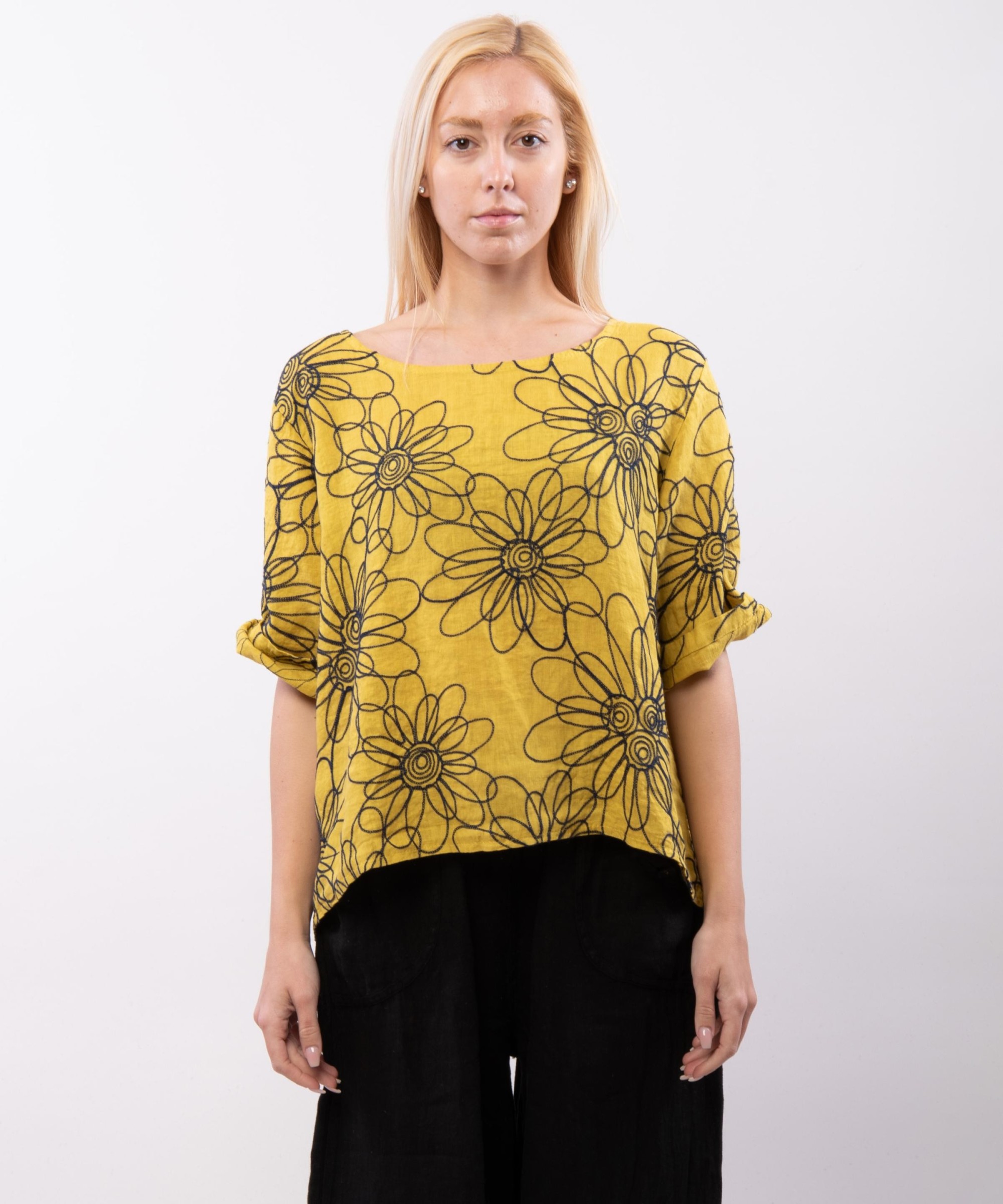 Maglia con ricamo filo blu