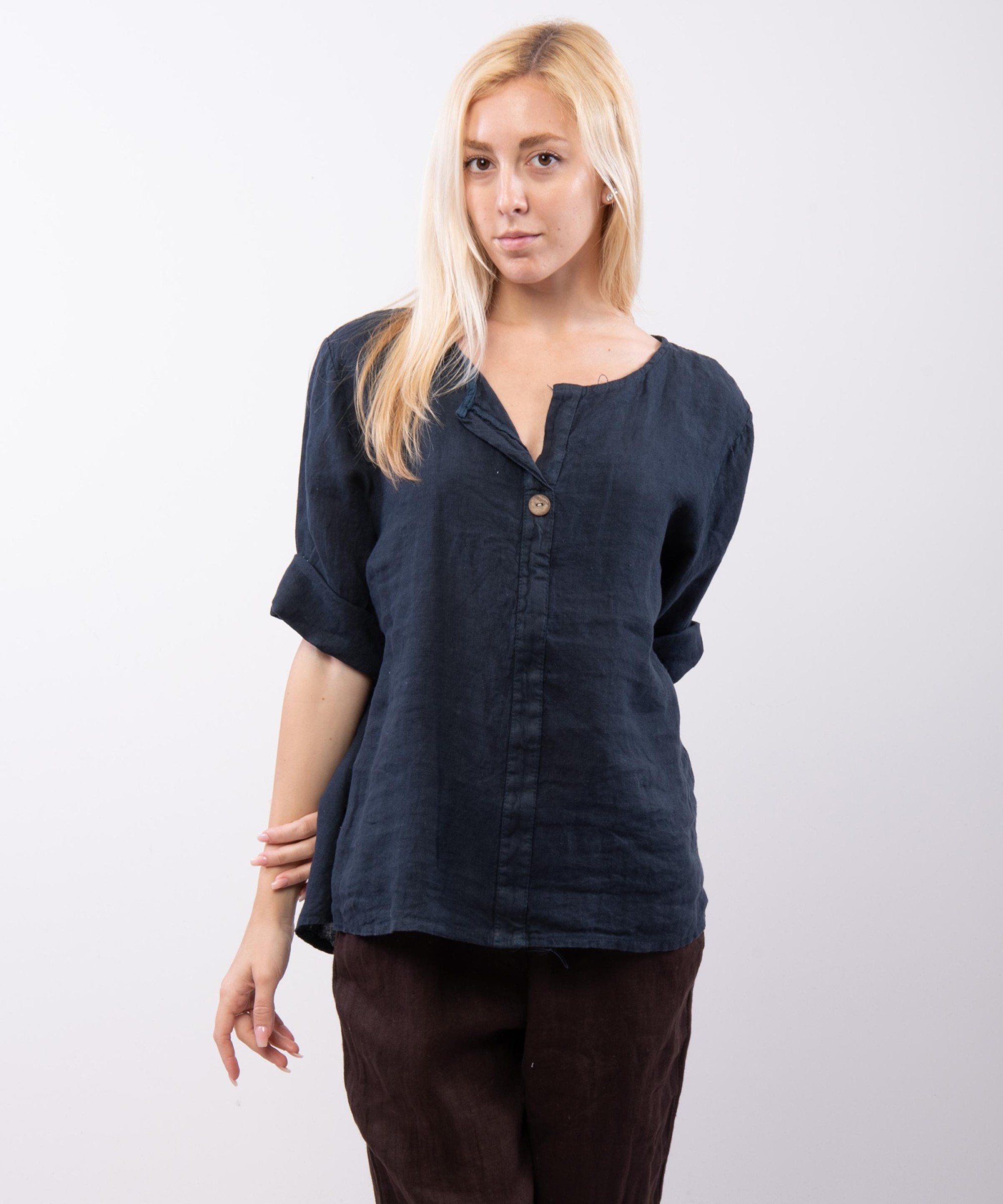Blusa in Lino Scollo V con Bottone