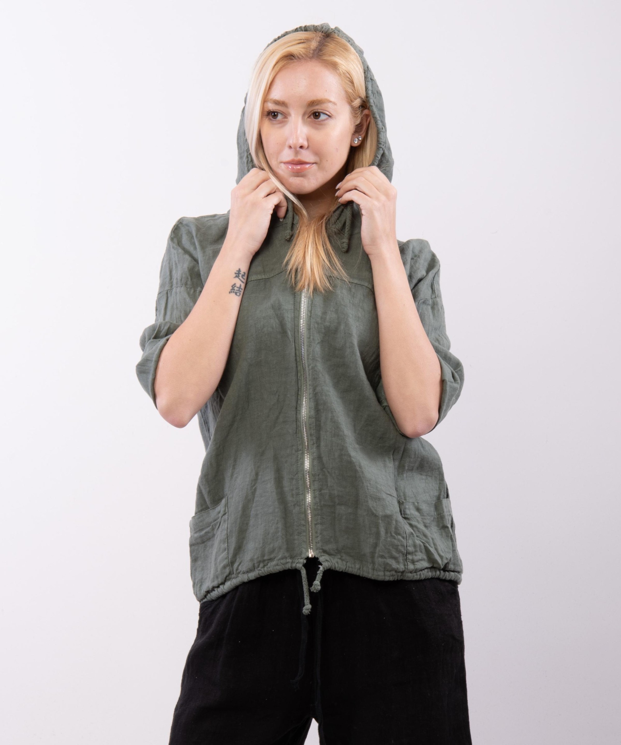 Giacca in Lino Corta con Cappuccio