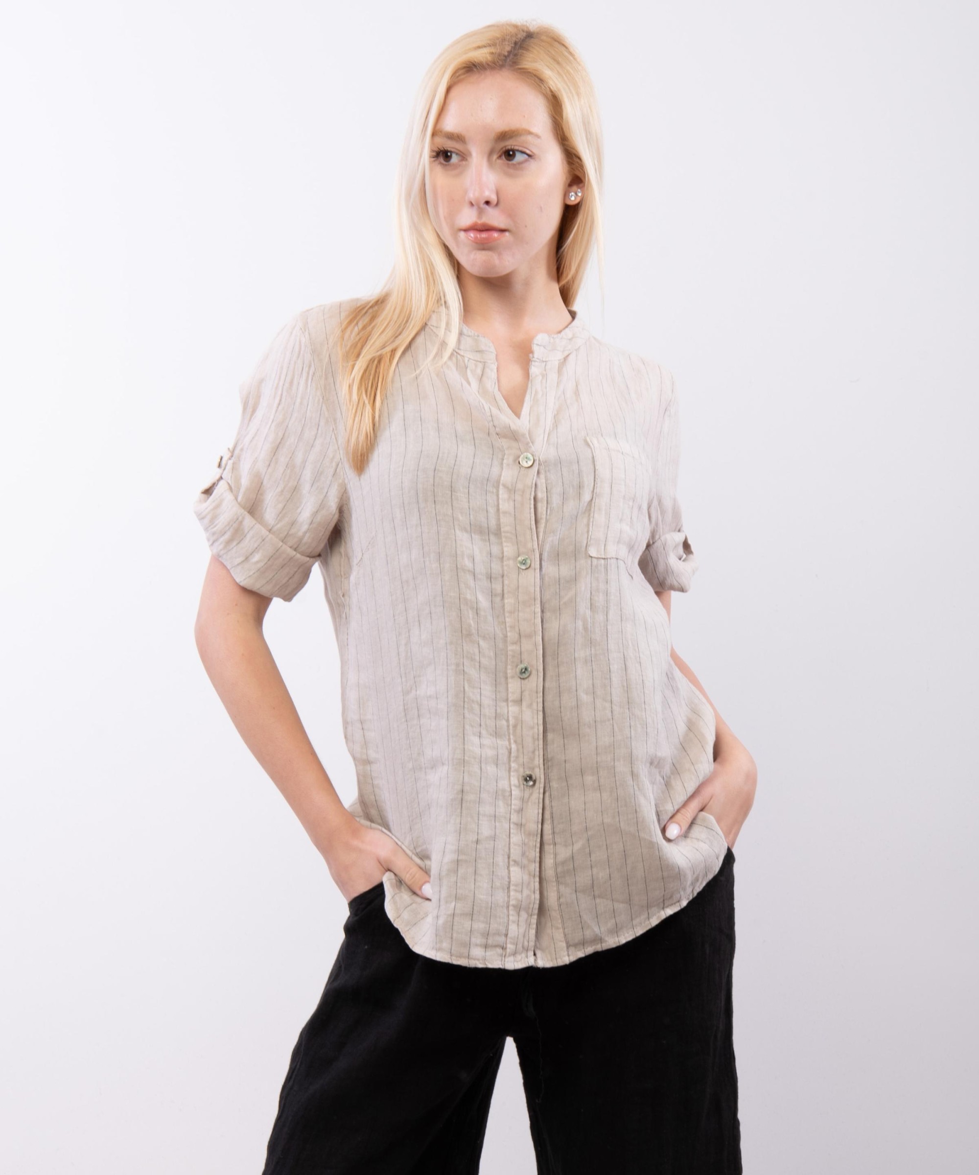 camicia con collo alla coreana a righe