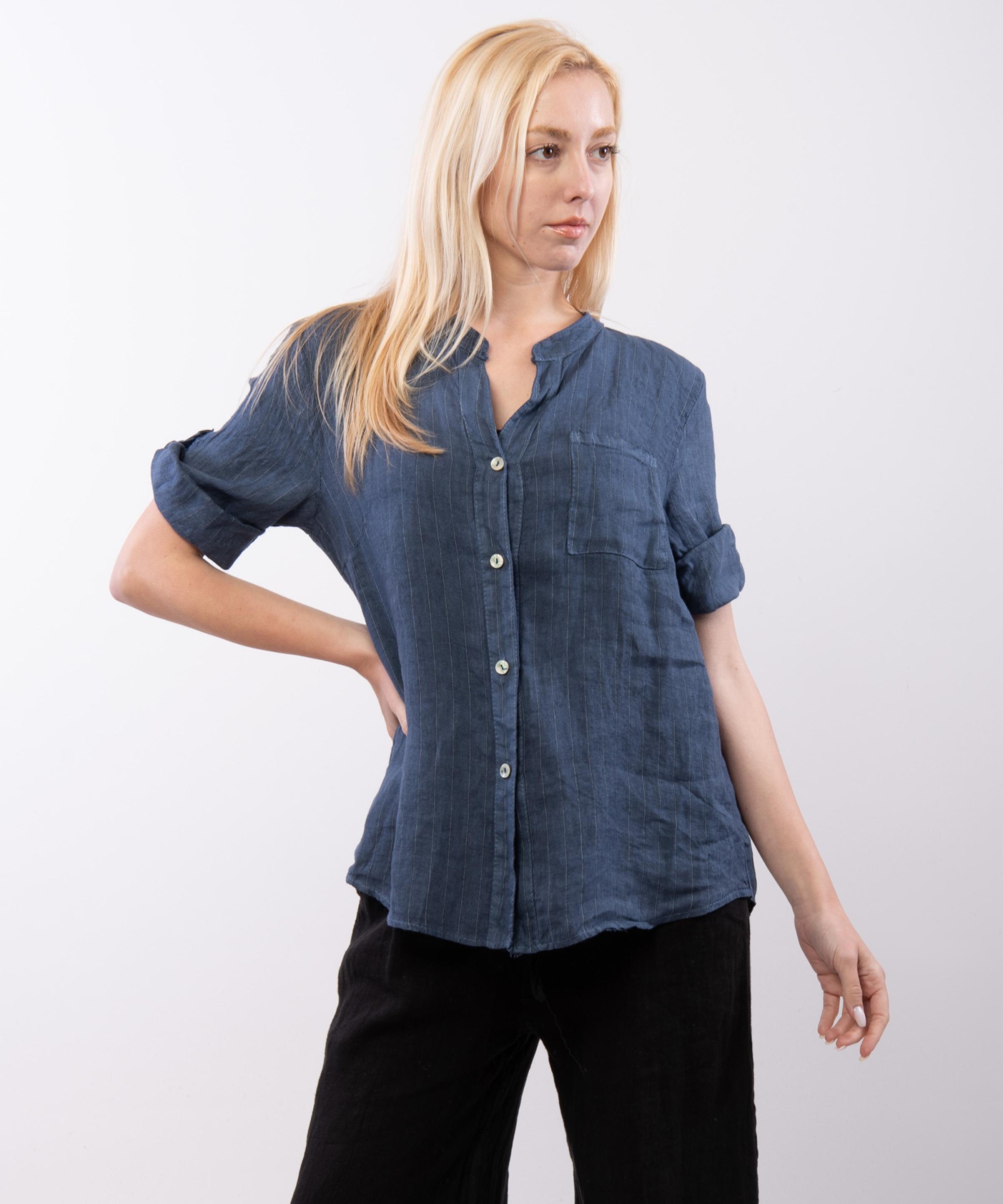 camicia con collo alla coreana a righe