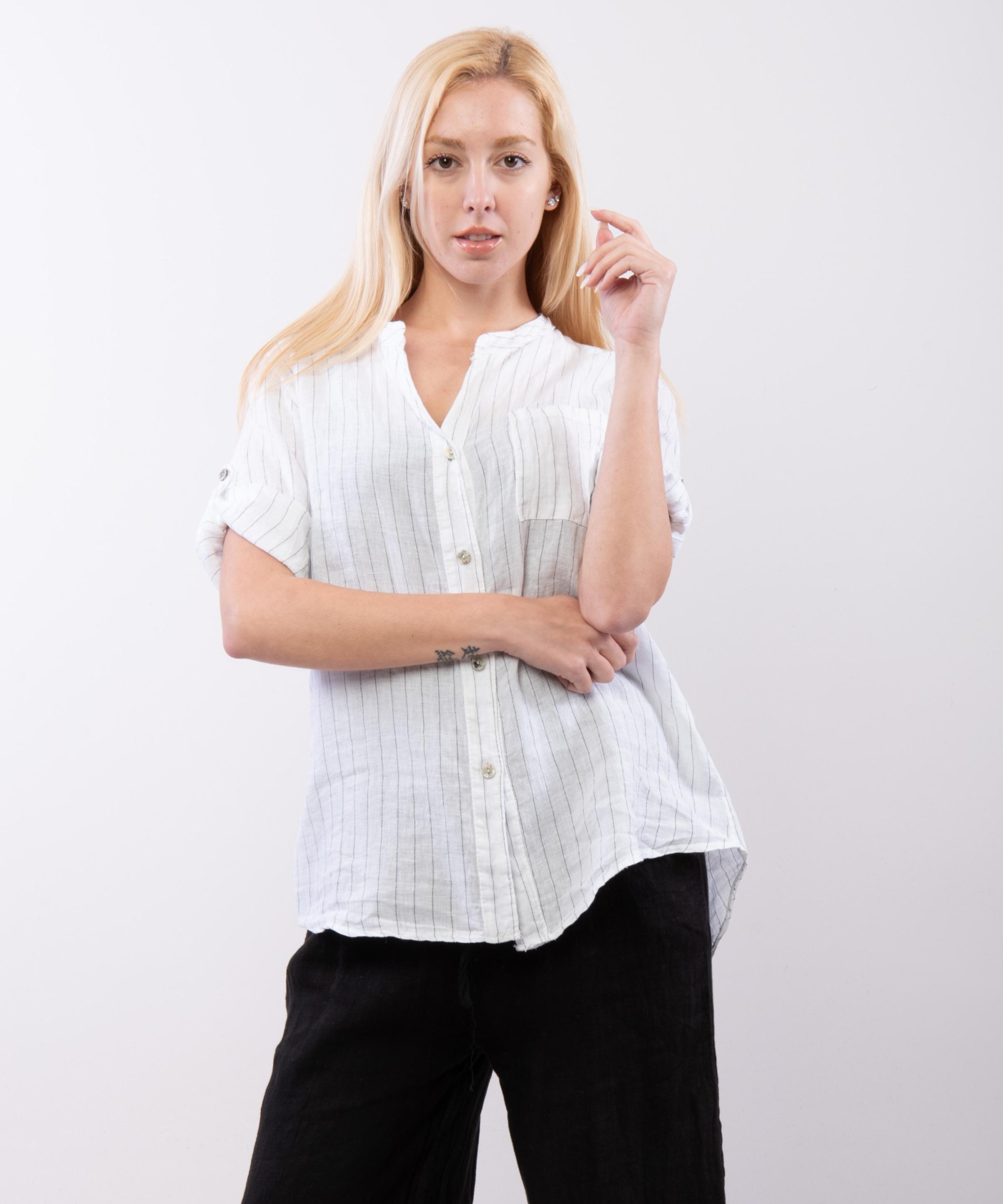 camicia con collo alla coreana a righe