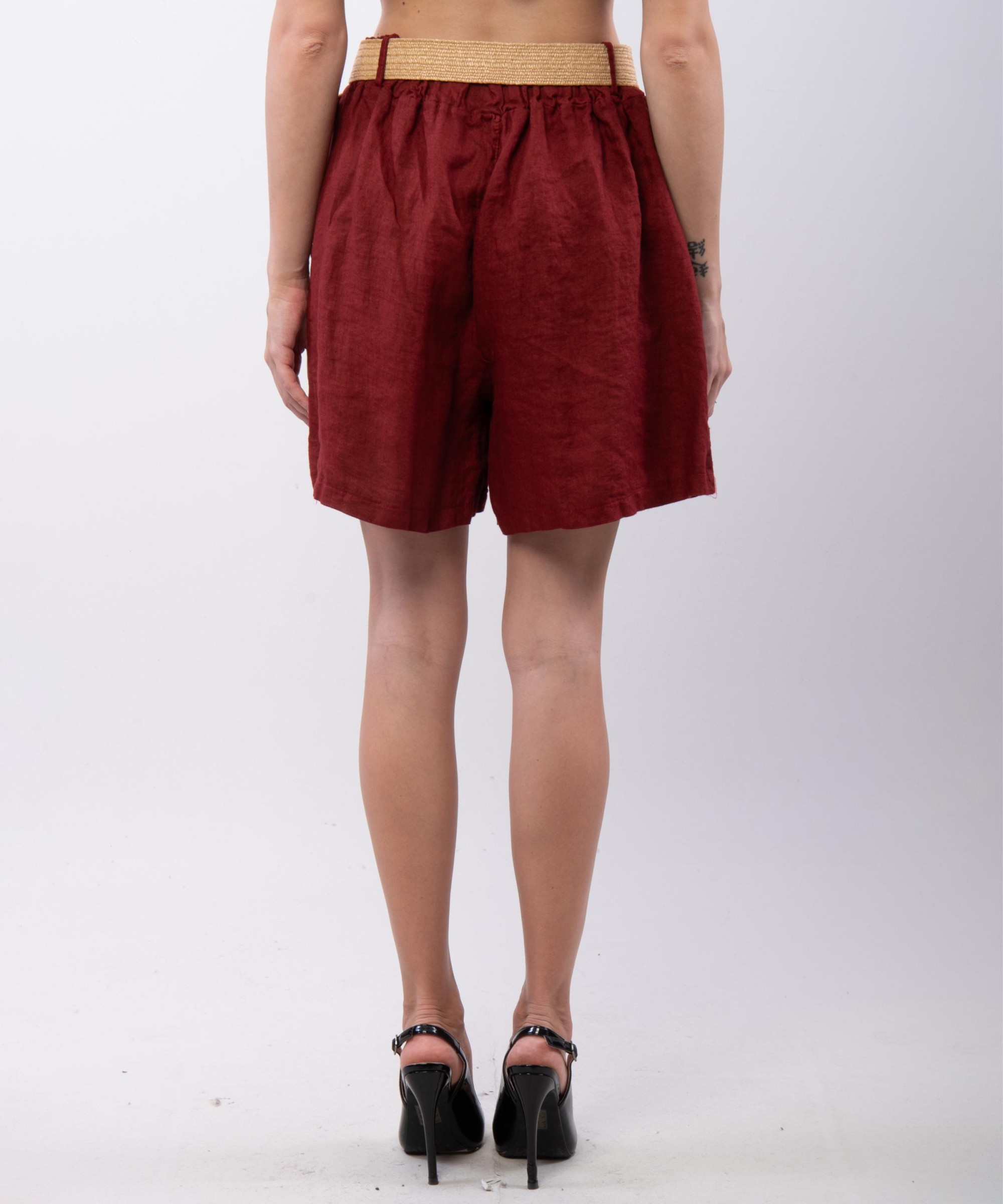 shorts di lino con cintura