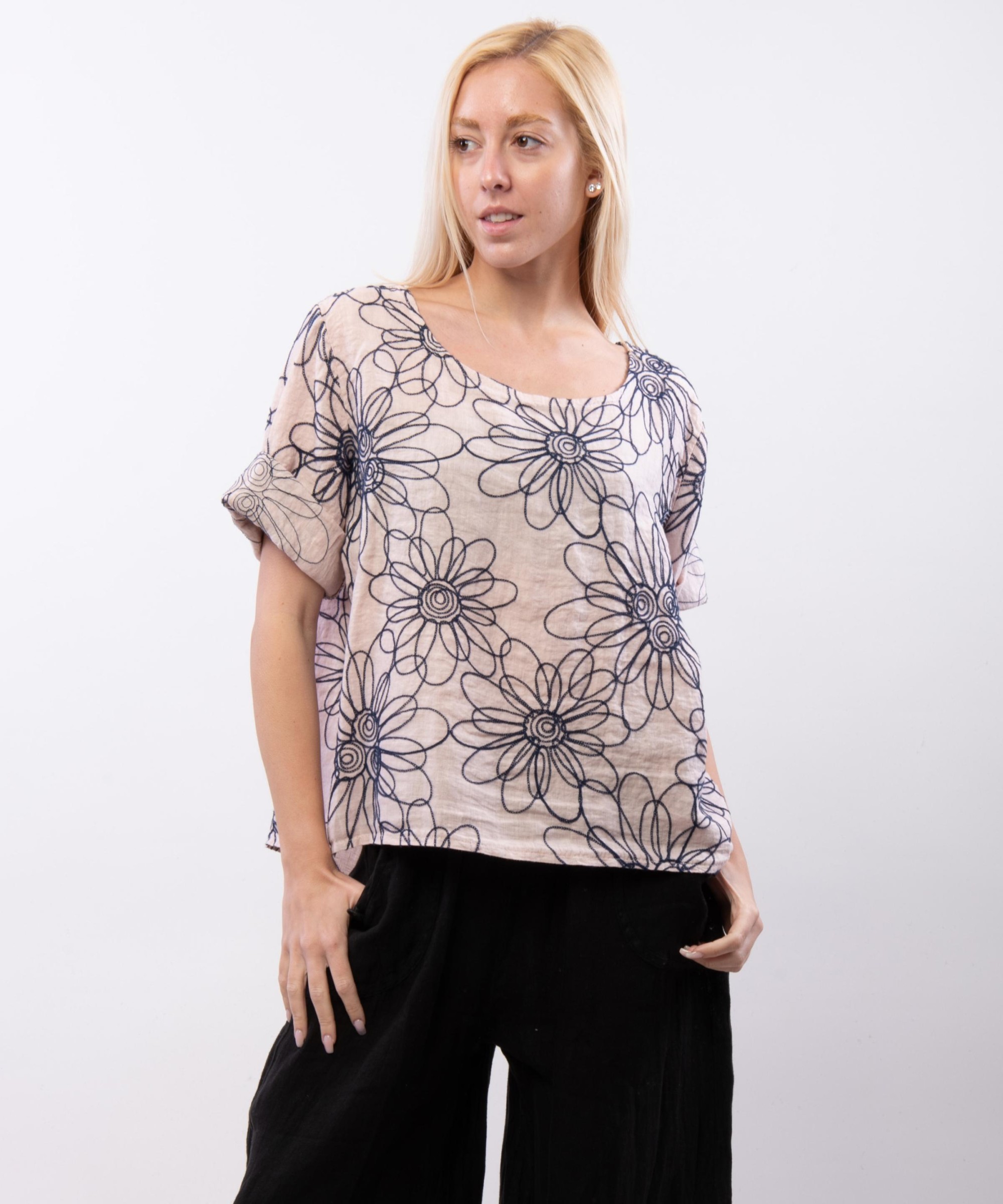 Maglia con ricamo filo blu
