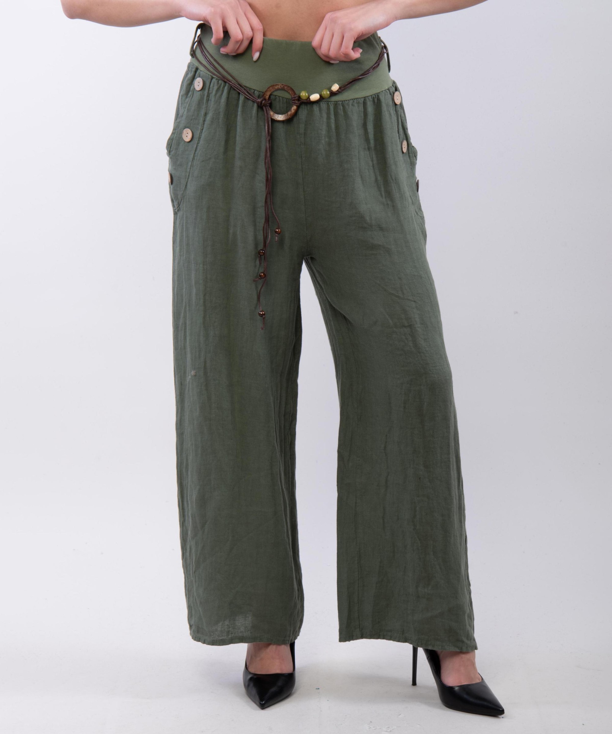Pantalone con bottoni sulle tasche