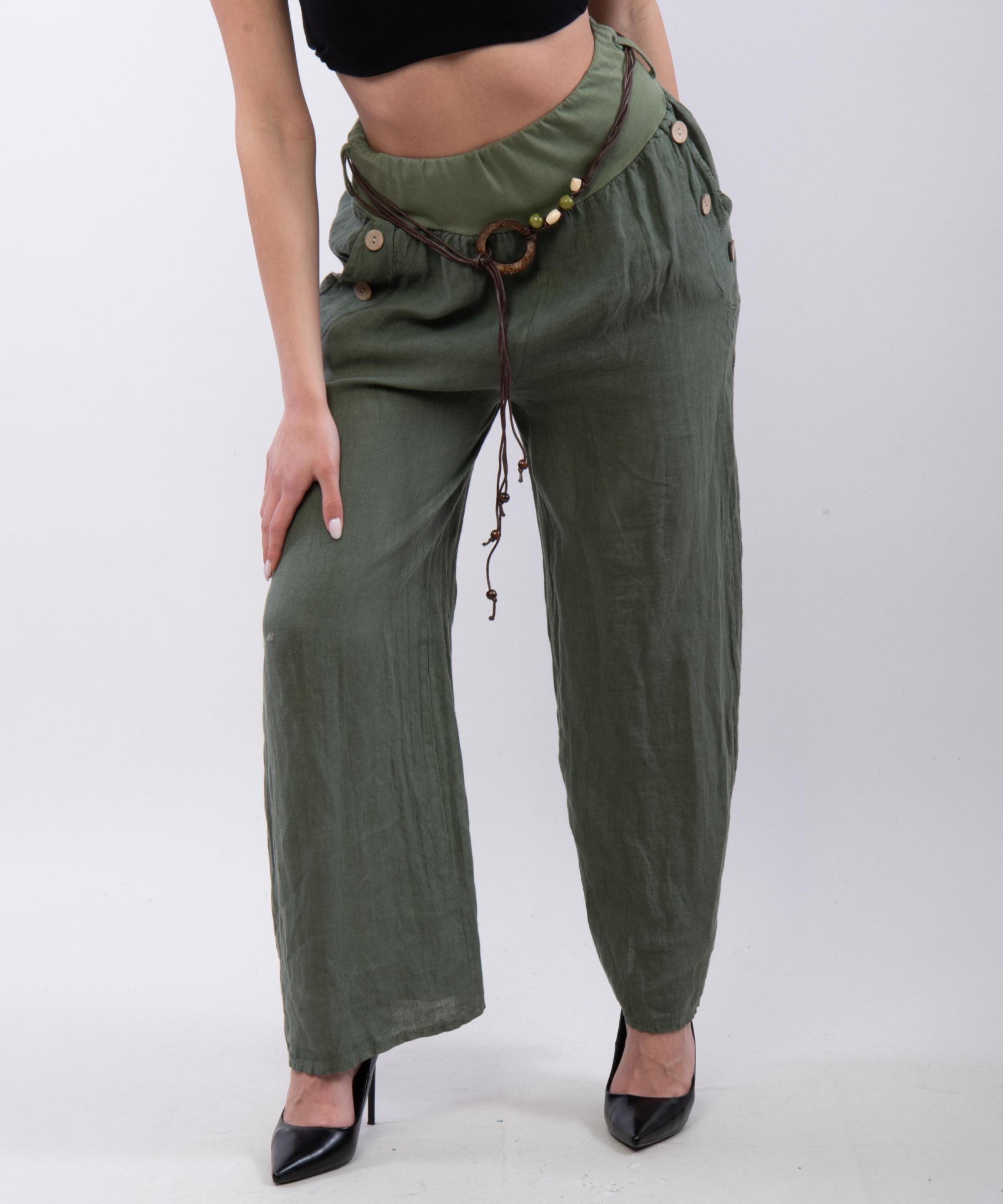 Pantalone con bottoni sulle tasche