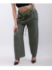 Pantalone con bottoni sulle tasche