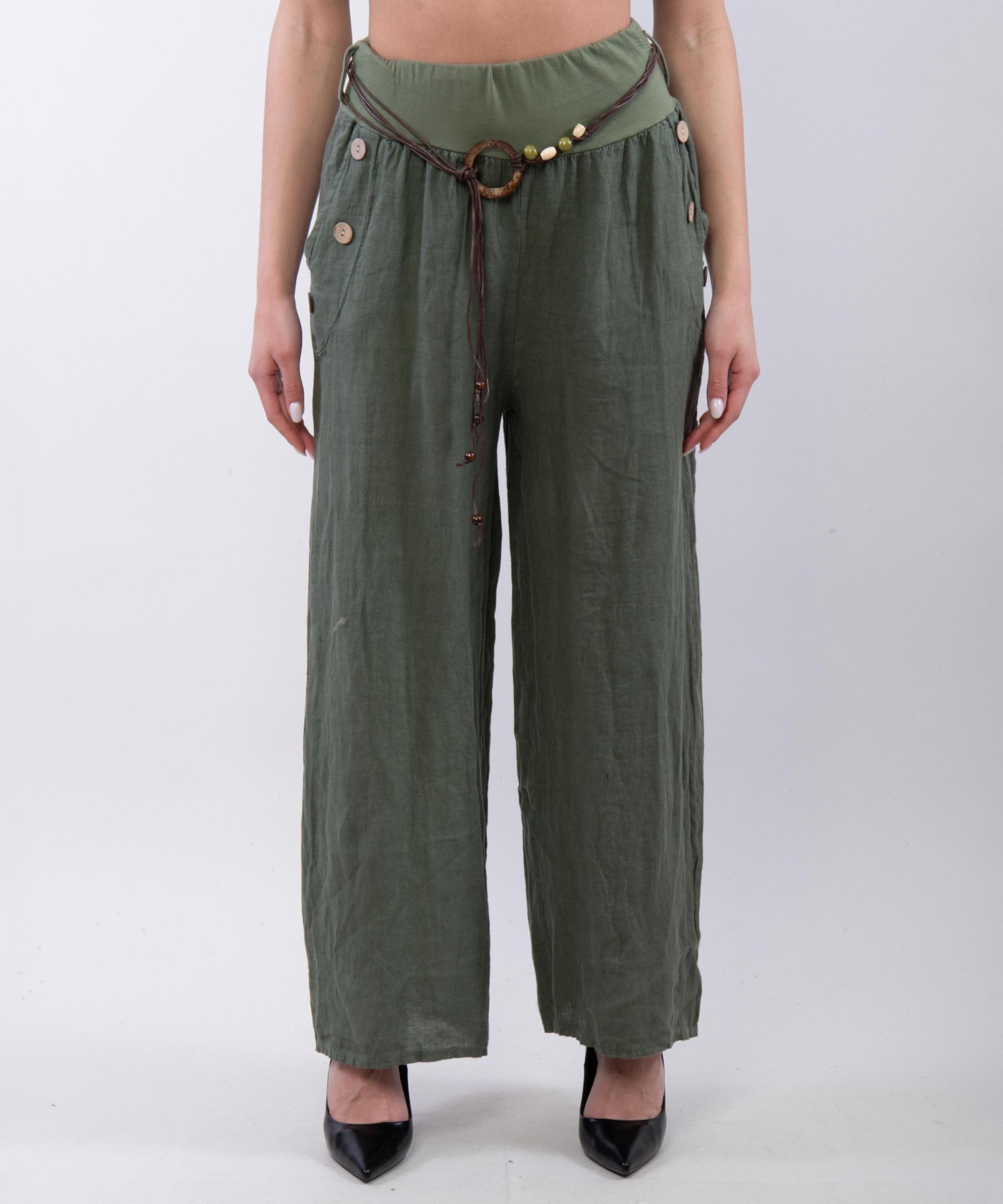 Pantalone con bottoni sulle tasche