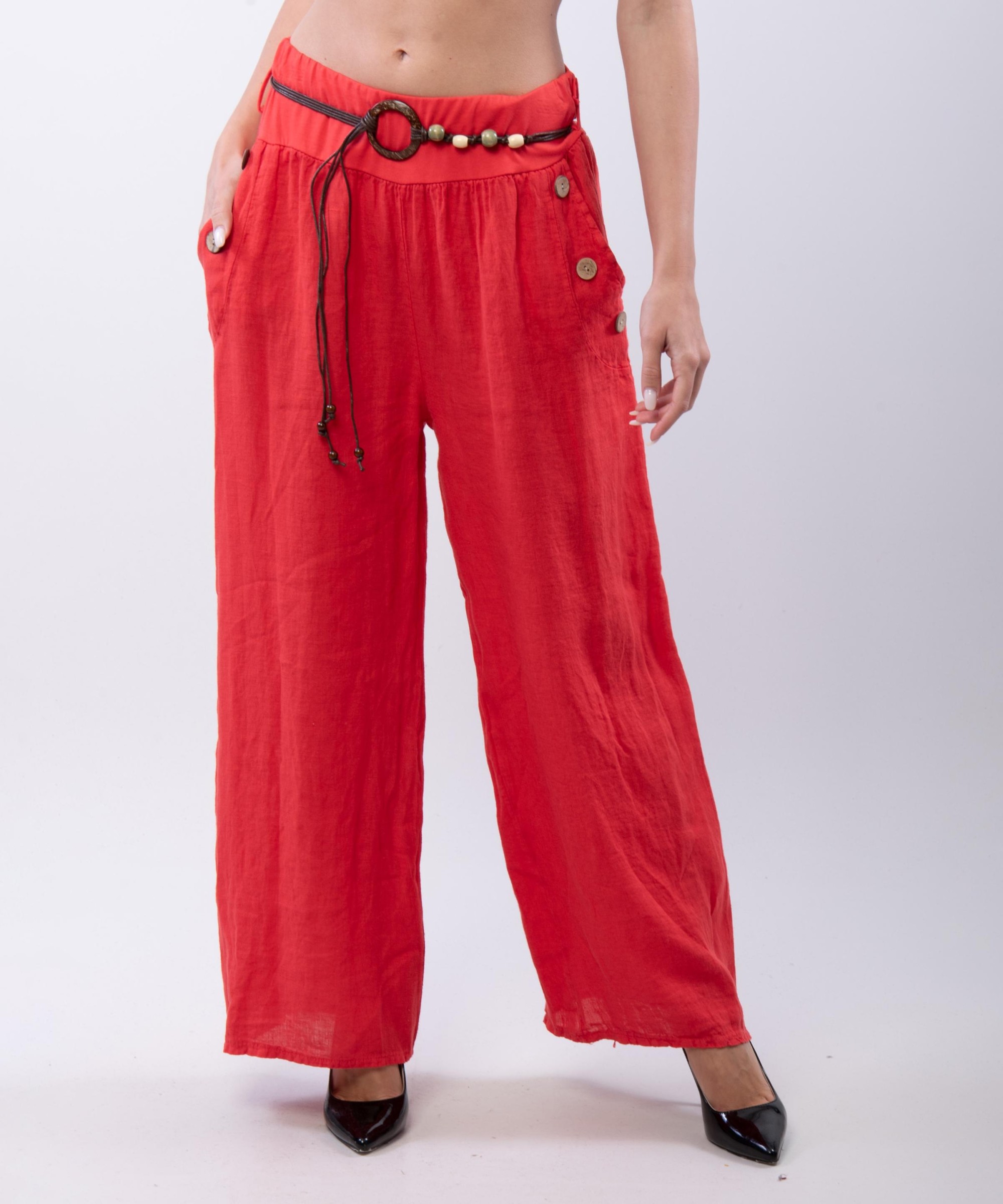 Pantalone con bottoni sulle tasche