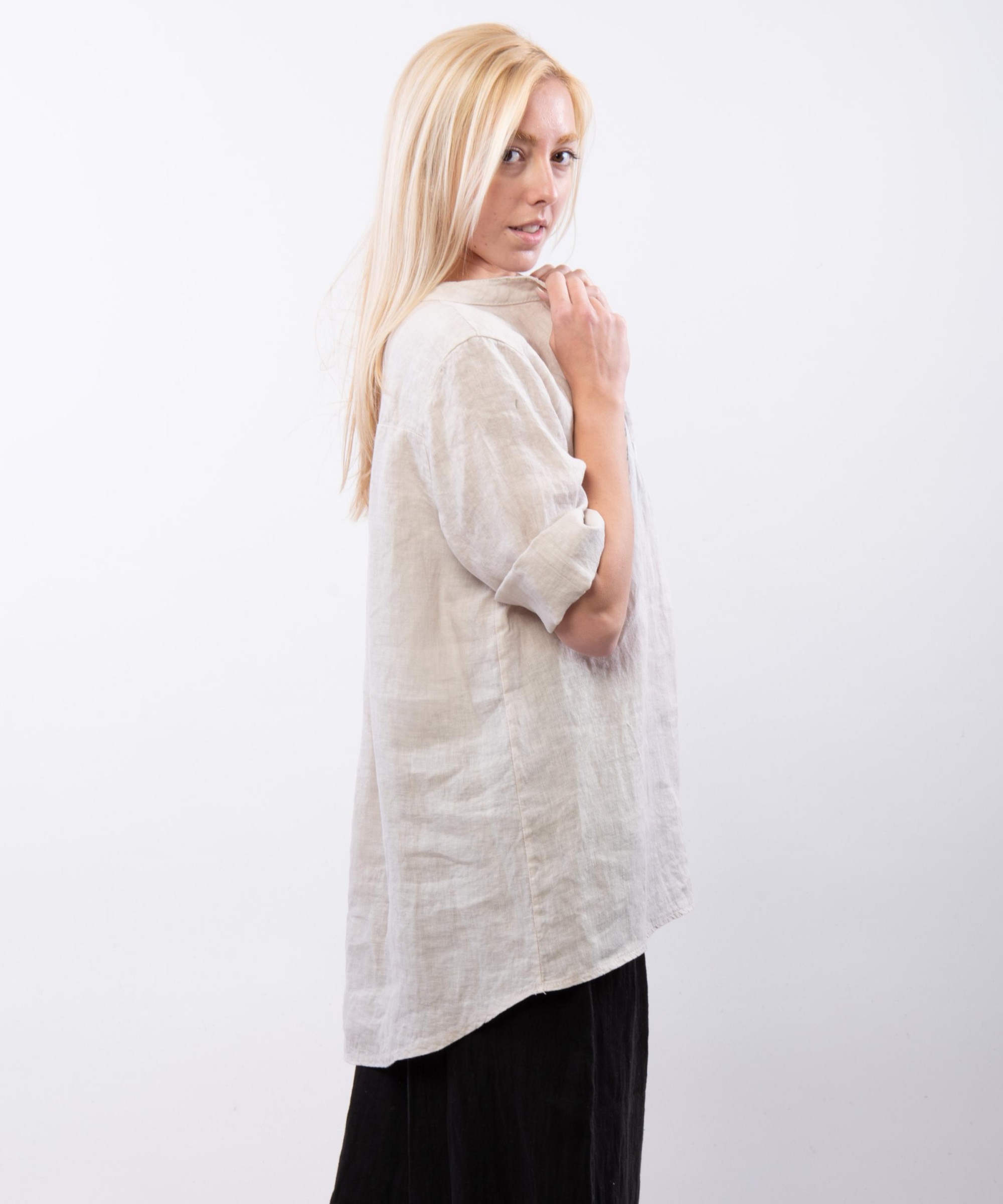 camicia collo alla coreana con due bottoni