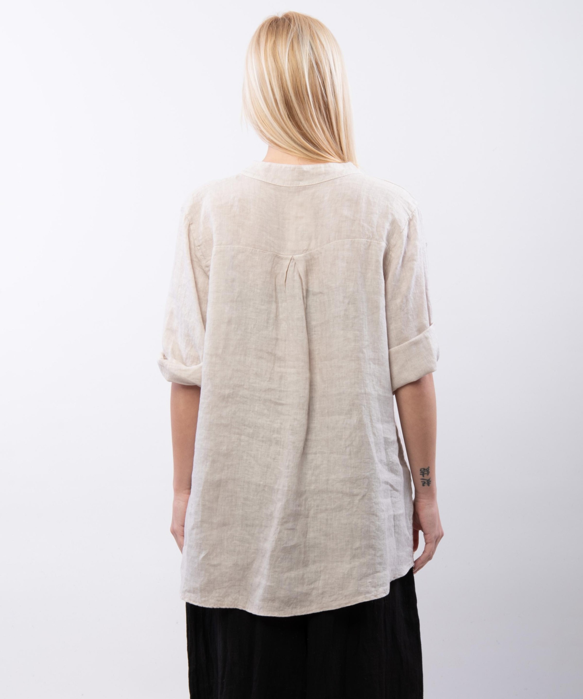 camicia collo alla coreana con due bottoni