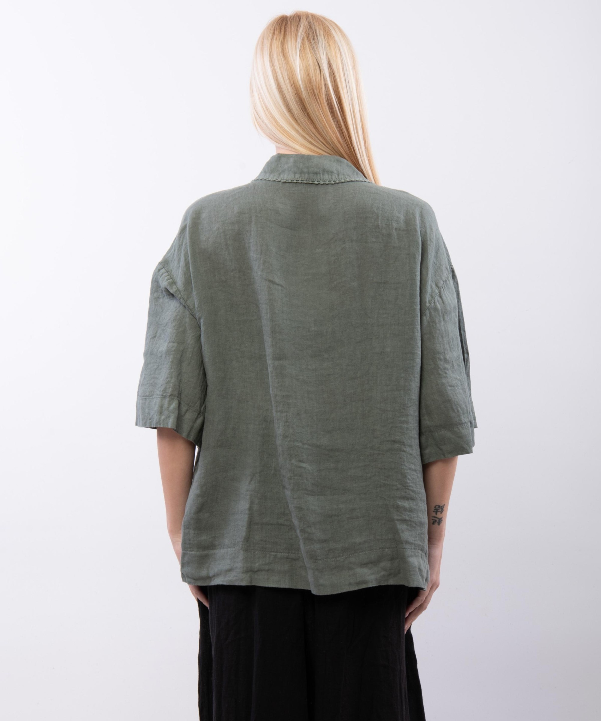 Camicia Lino Mezza Manica con Colletto orlo ricamato