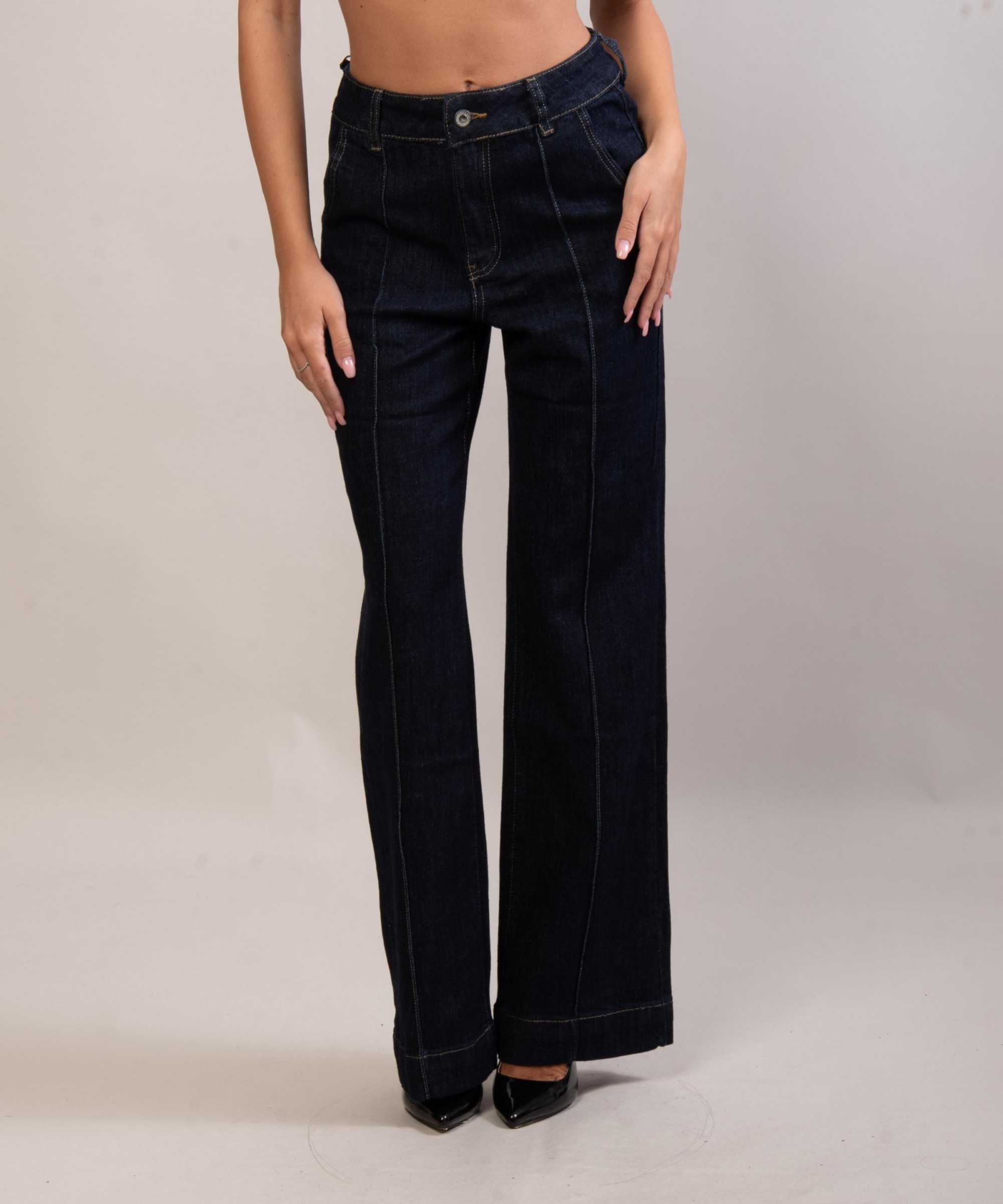 Jeans dritto con cucitura verticale