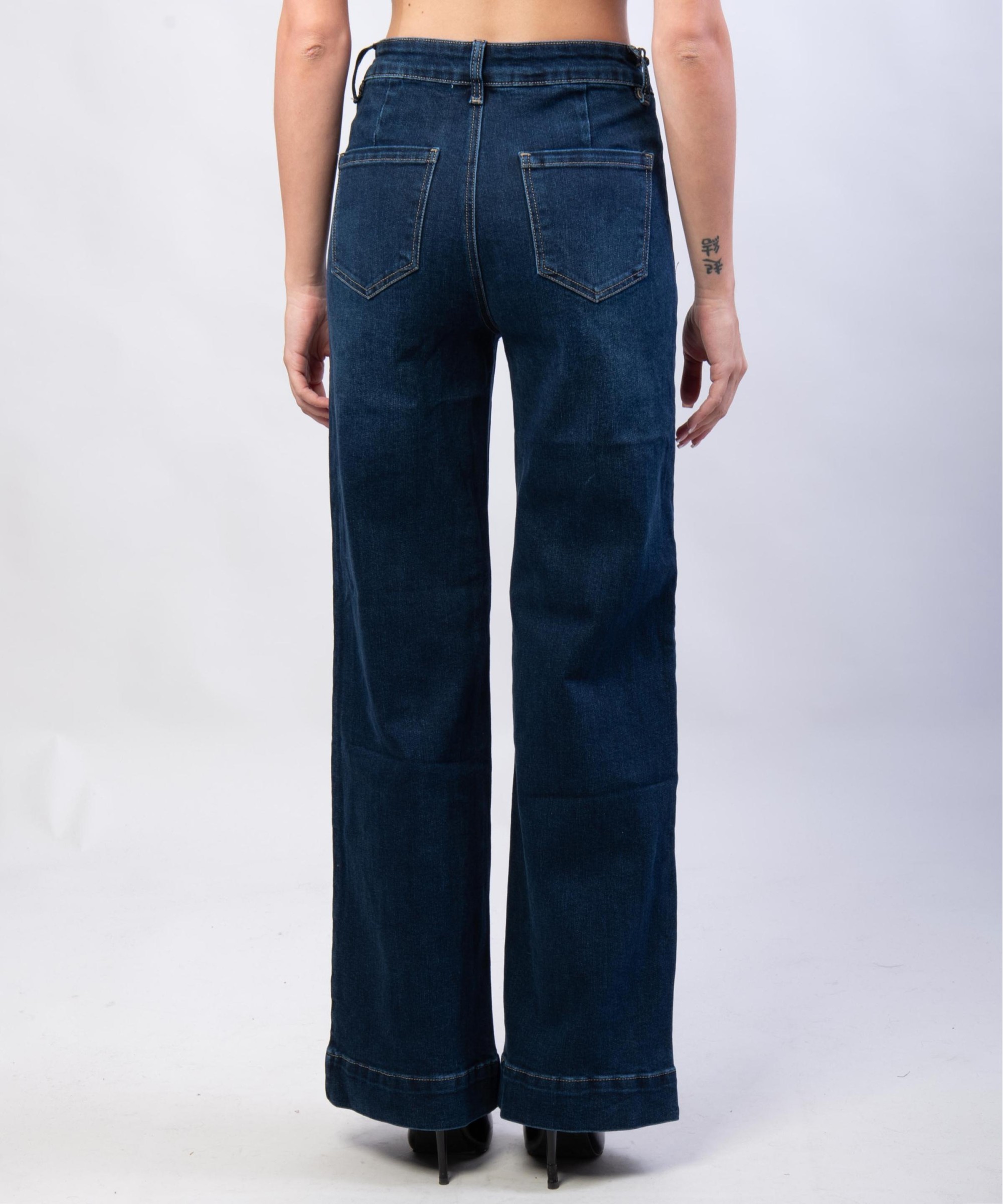 Jeans a palazzo con tasche frontali