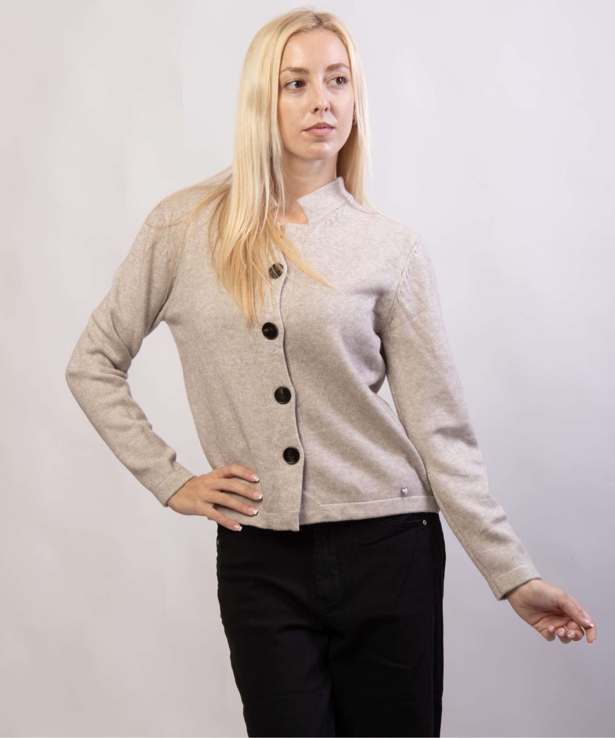 giacca in maglia con bottoni grandi