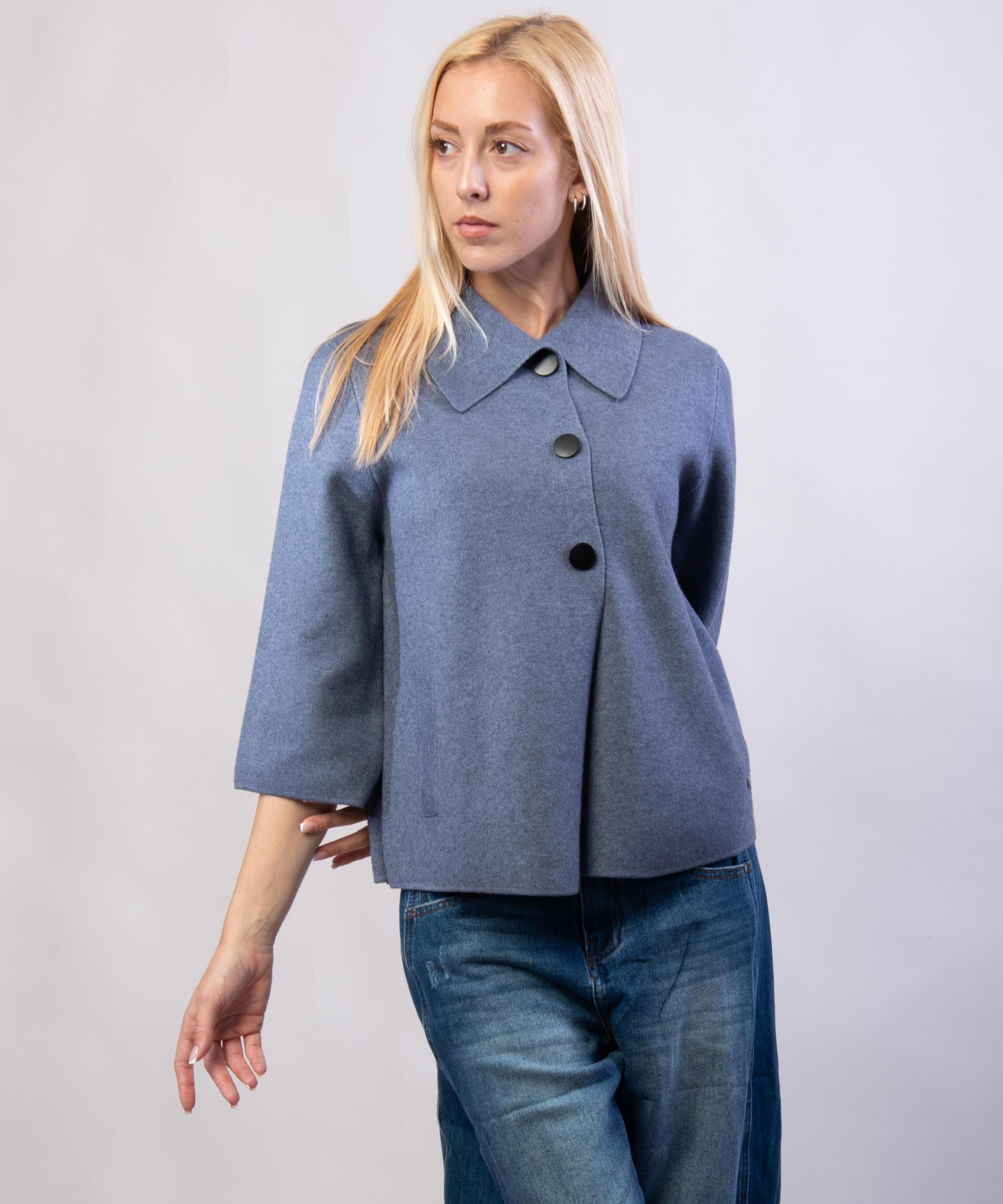 giacca in maglia con bottoni grandi
