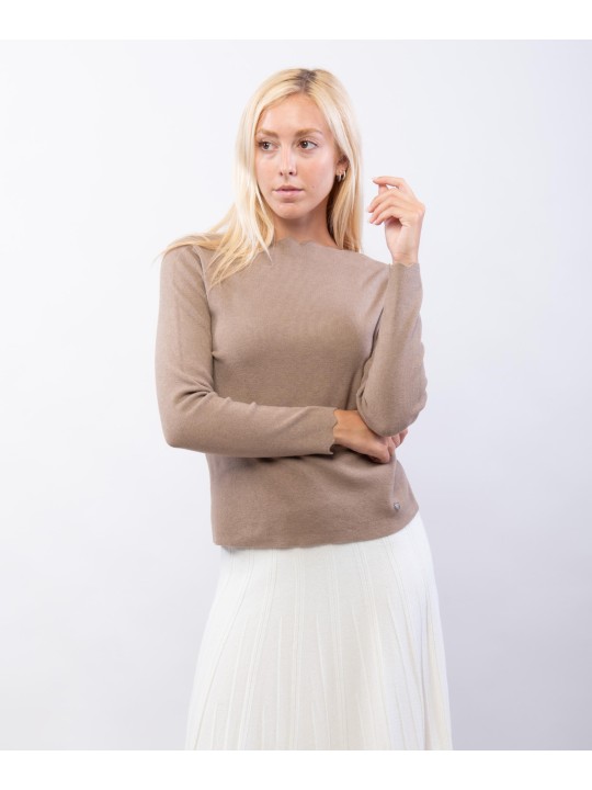 Maglione con collo e orlo delle maniche ondulate
