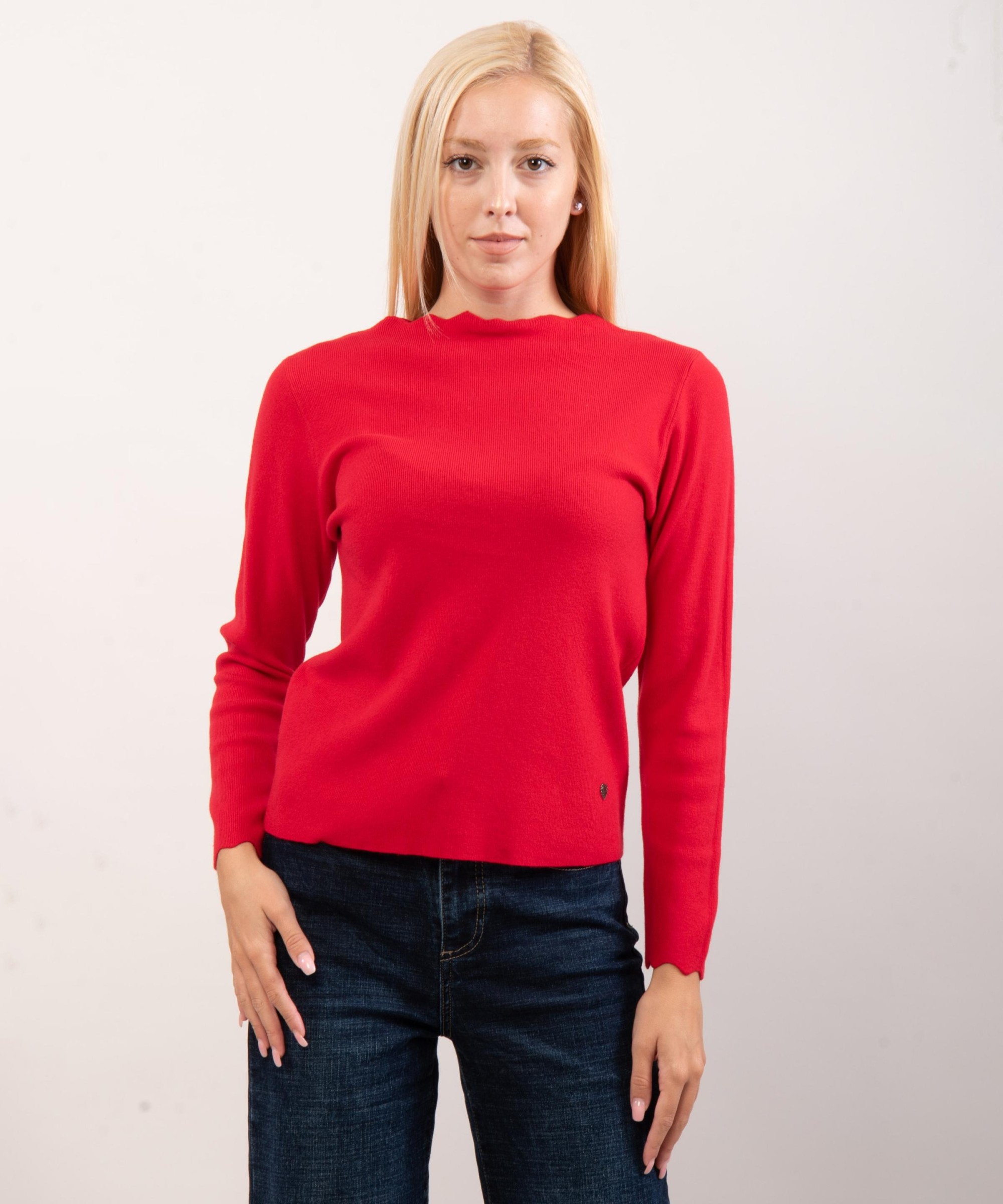 Maglione con collo e orlo delle maniche ondulate