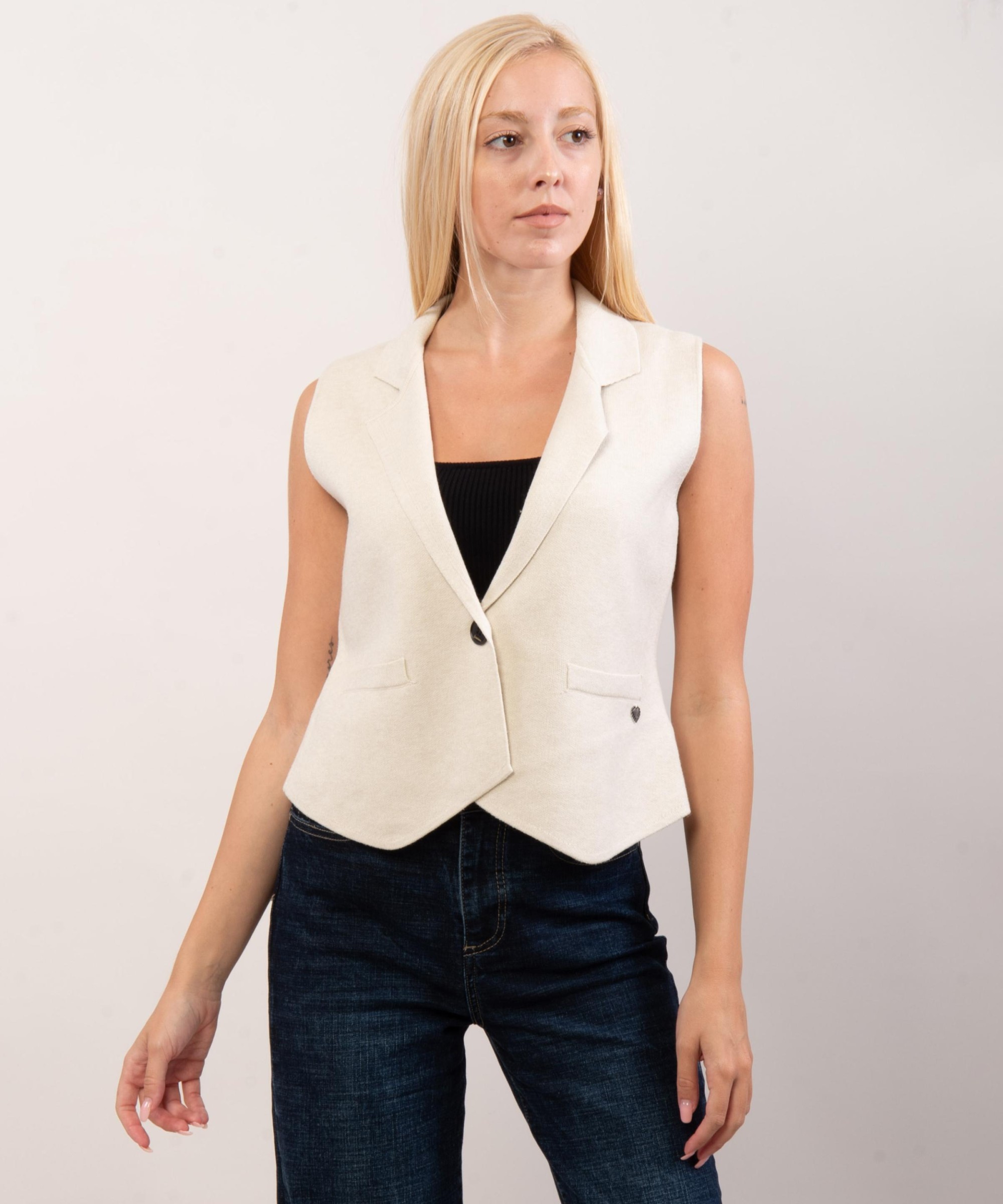 Gilet con bottone