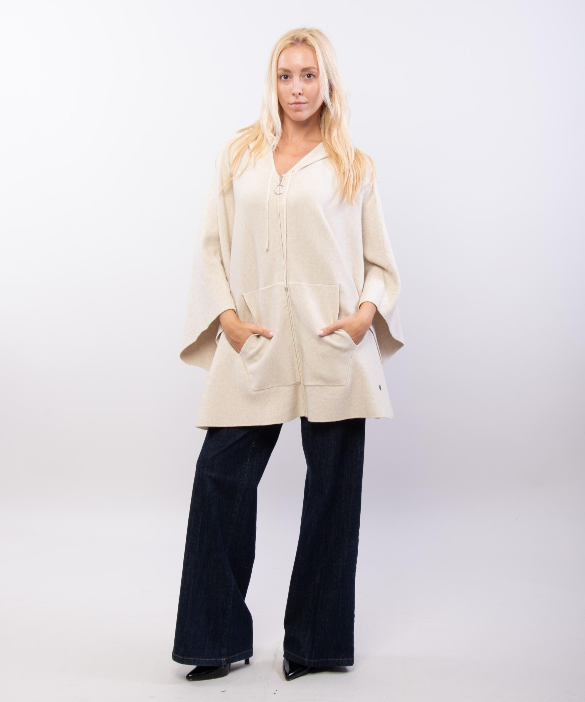 poncho con cappuccio e zip