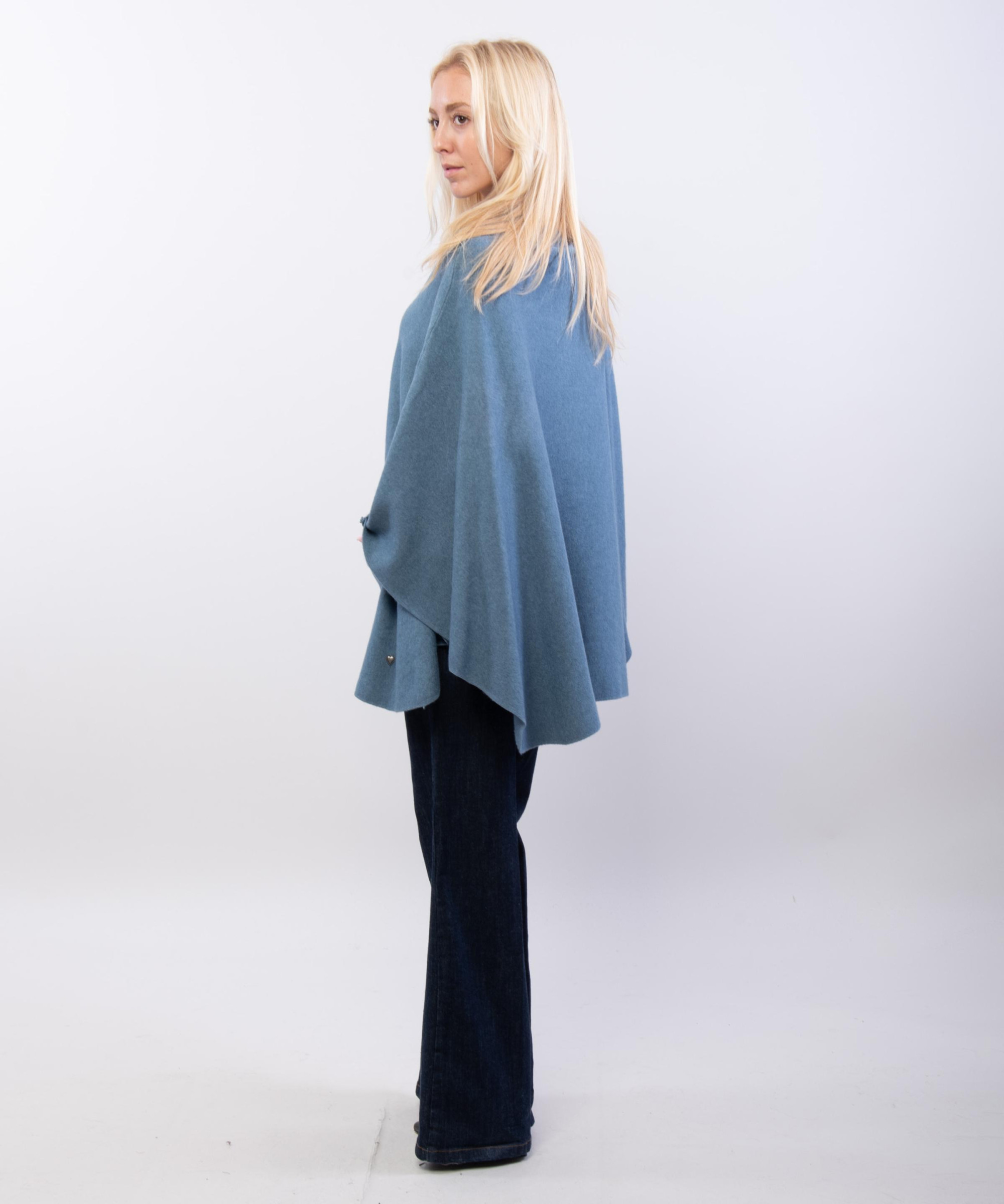 poncho con cappuccio e zip