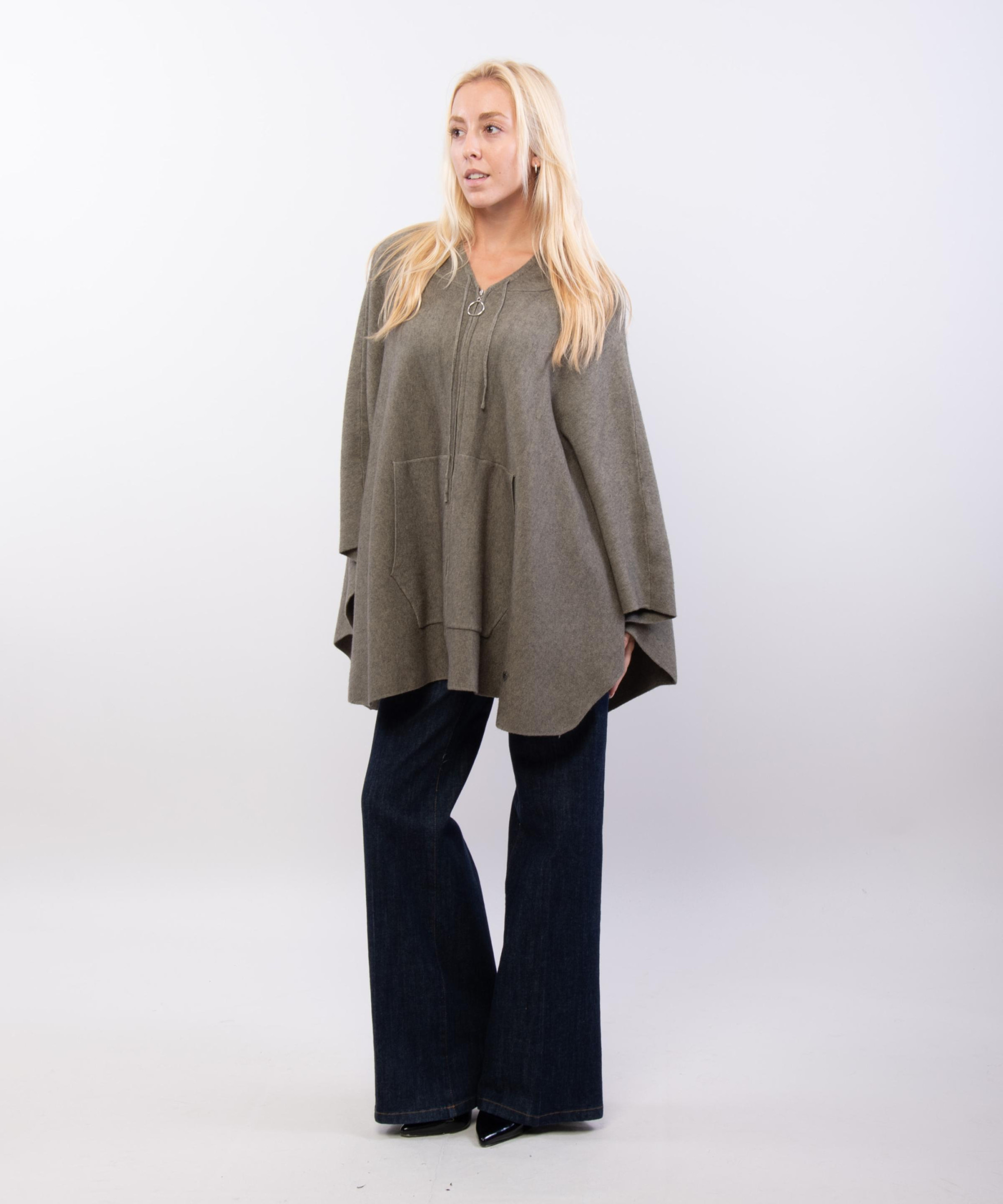 poncho con cappuccio e zip