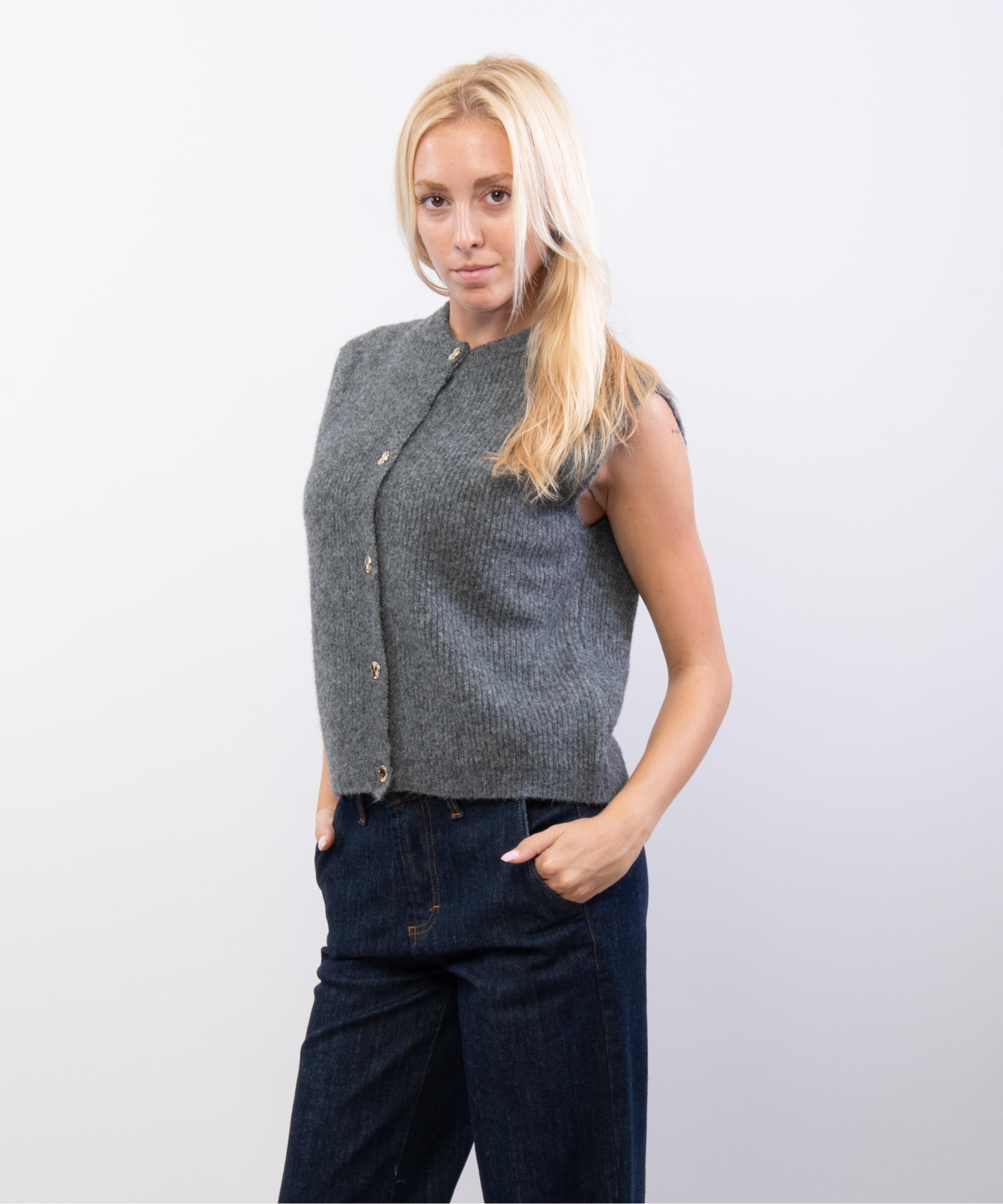 gilet aperto con bottoni