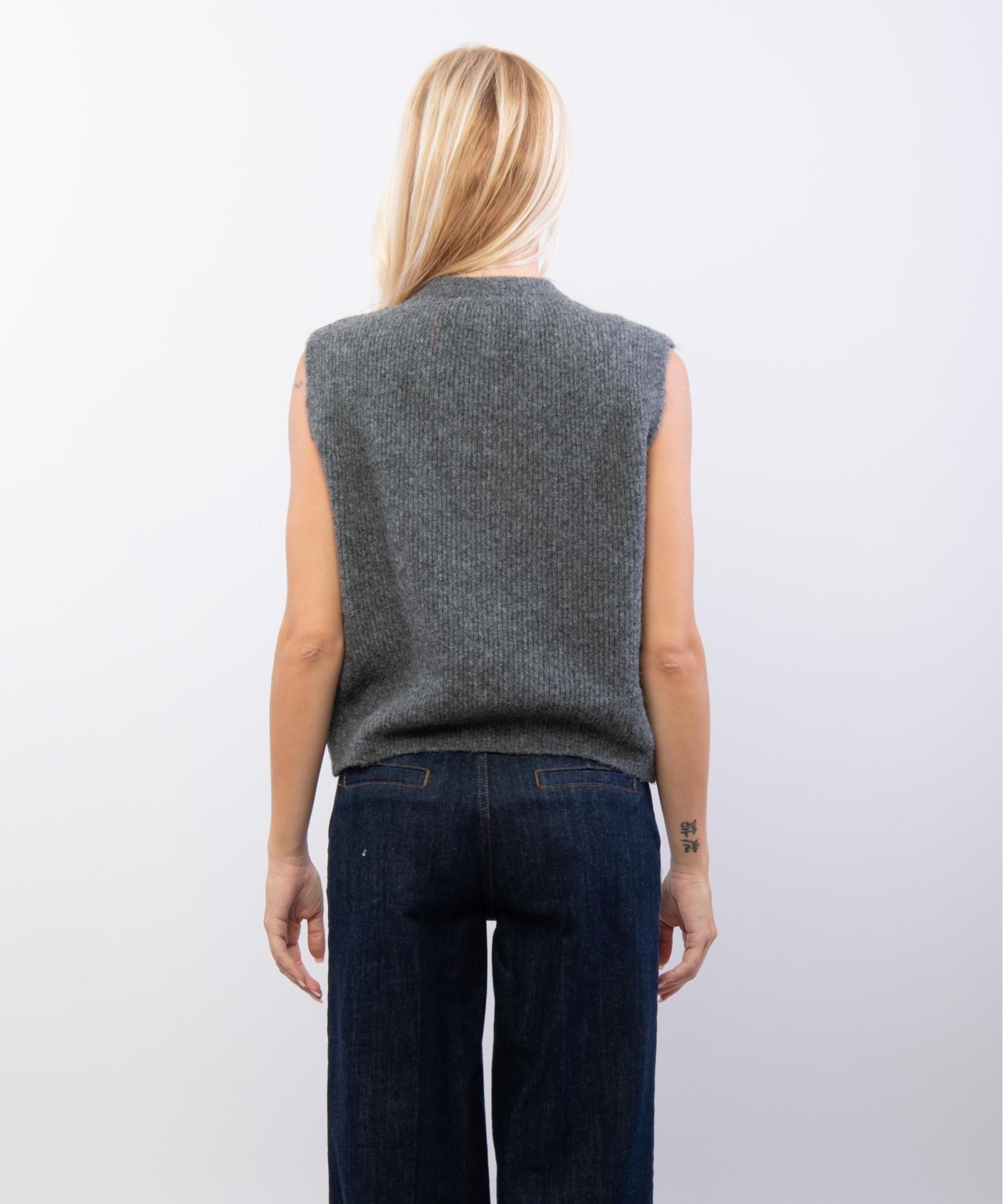 gilet aperto con bottoni