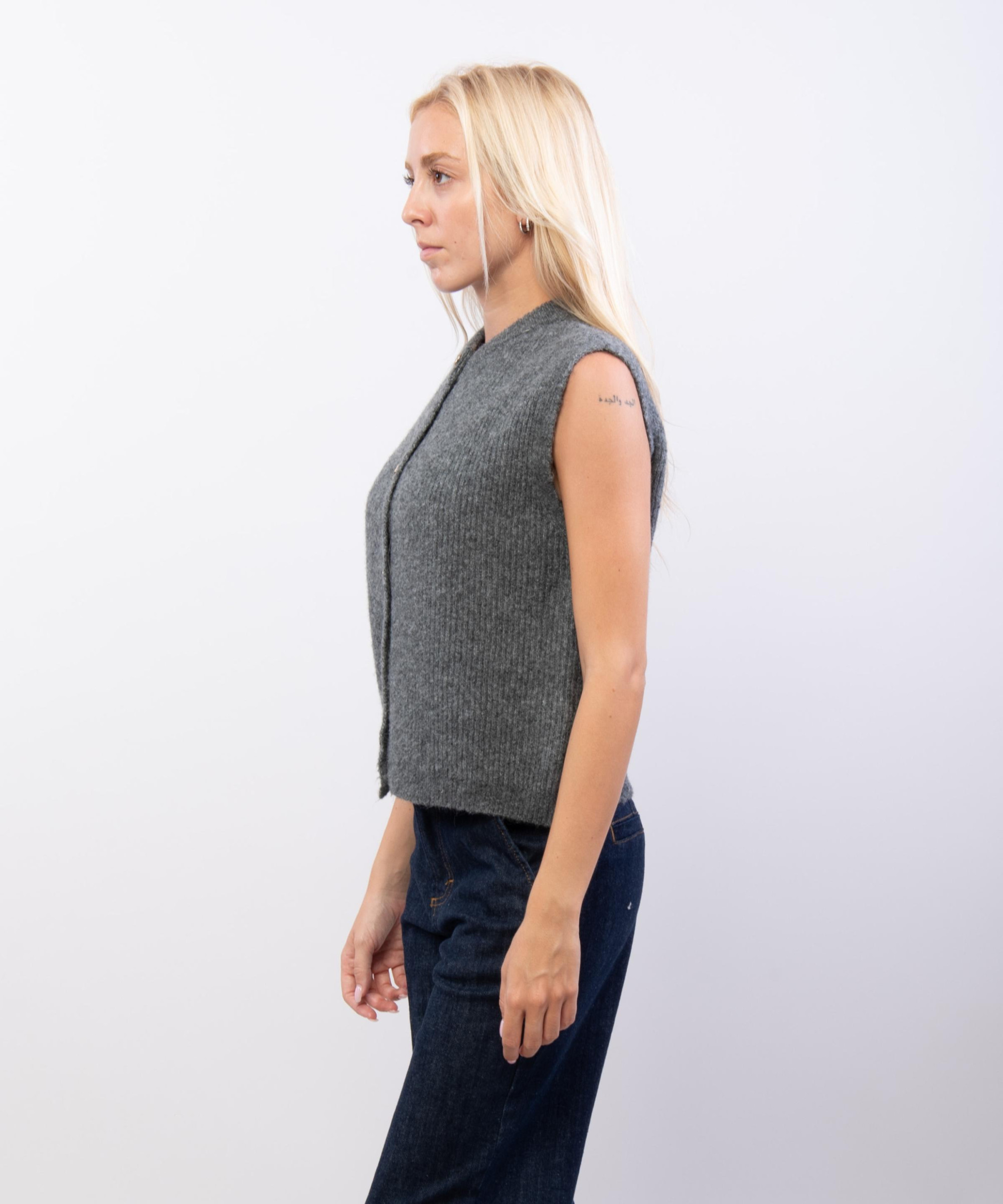 gilet aperto con bottoni