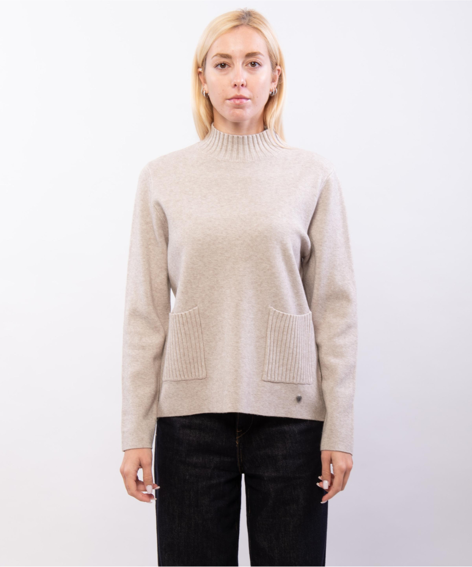 maglia con mezzo collo e tasche