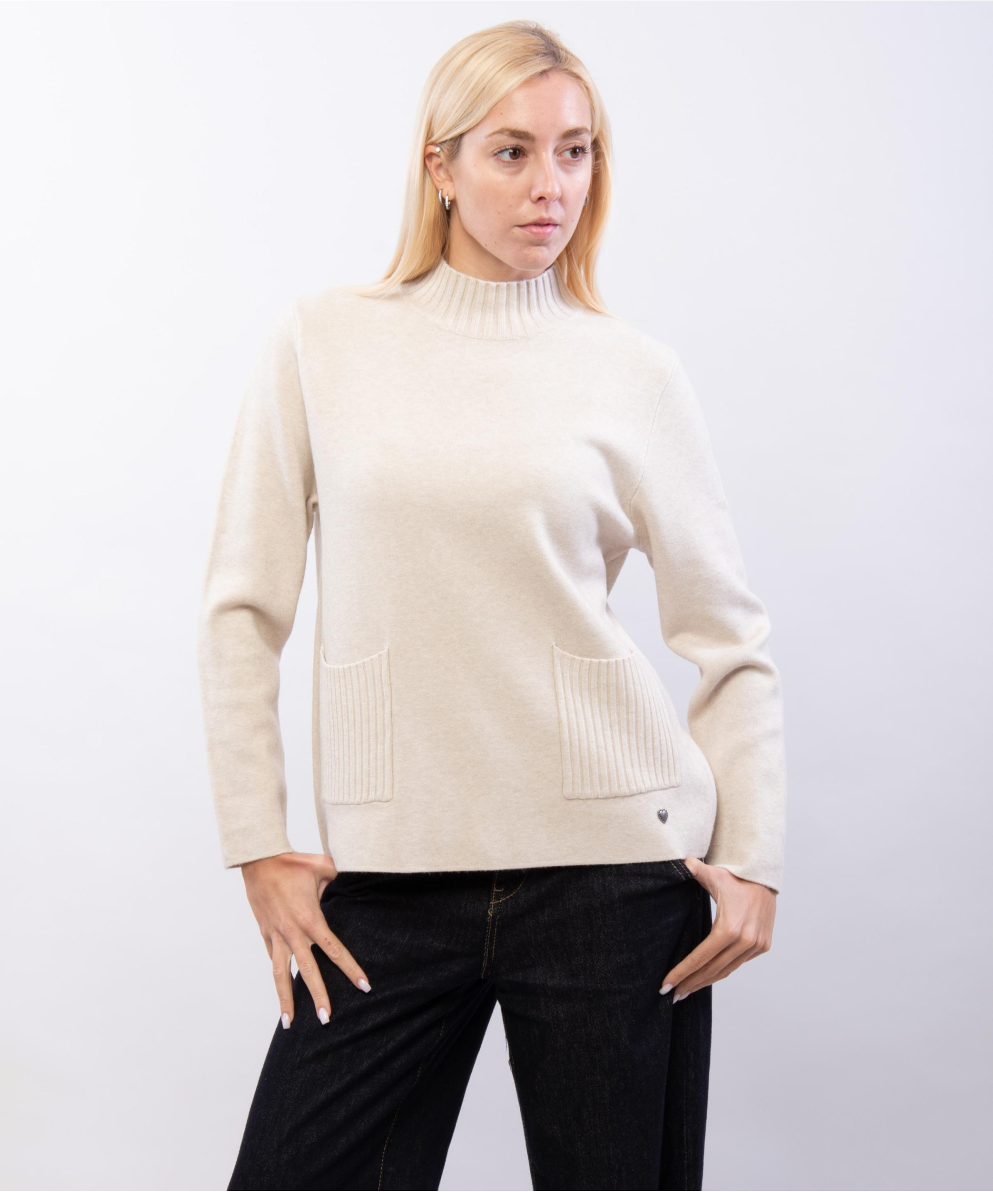 maglia con mezzo collo e tasche