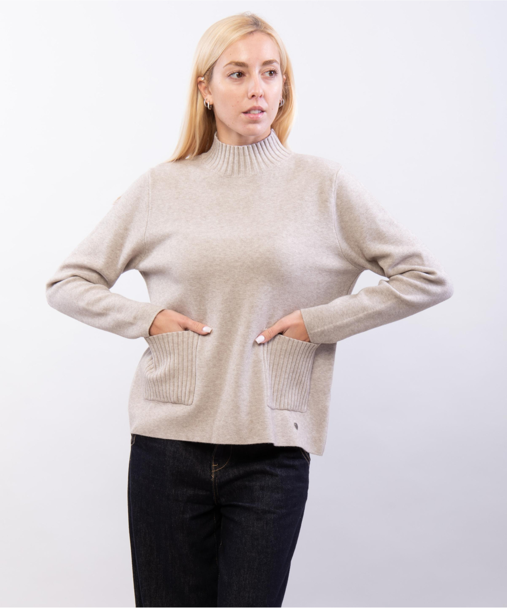 maglia con mezzo collo e tasche