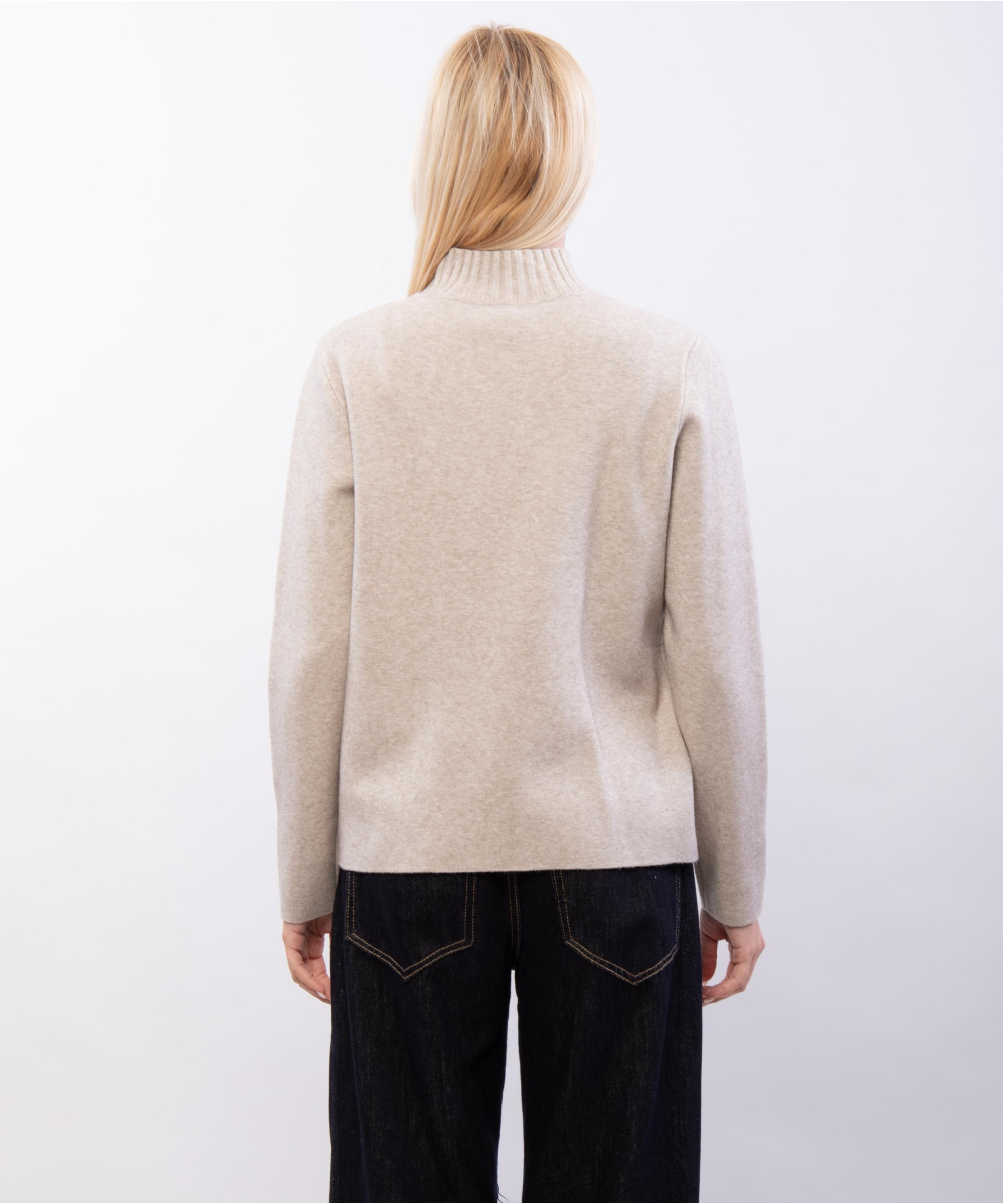 maglia con mezzo collo e tasche