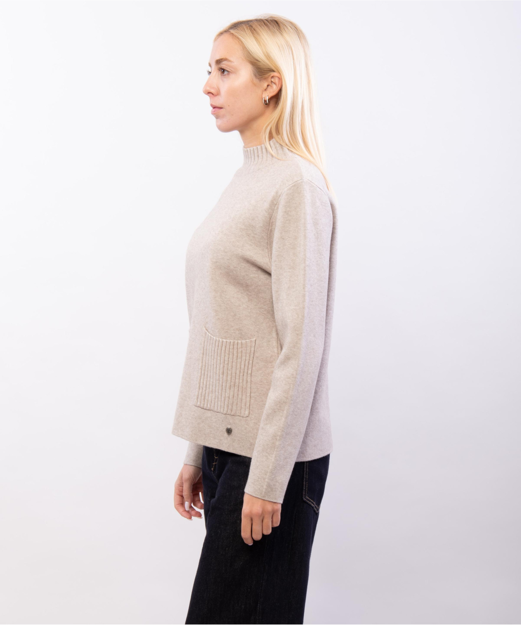 maglia con mezzo collo e tasche