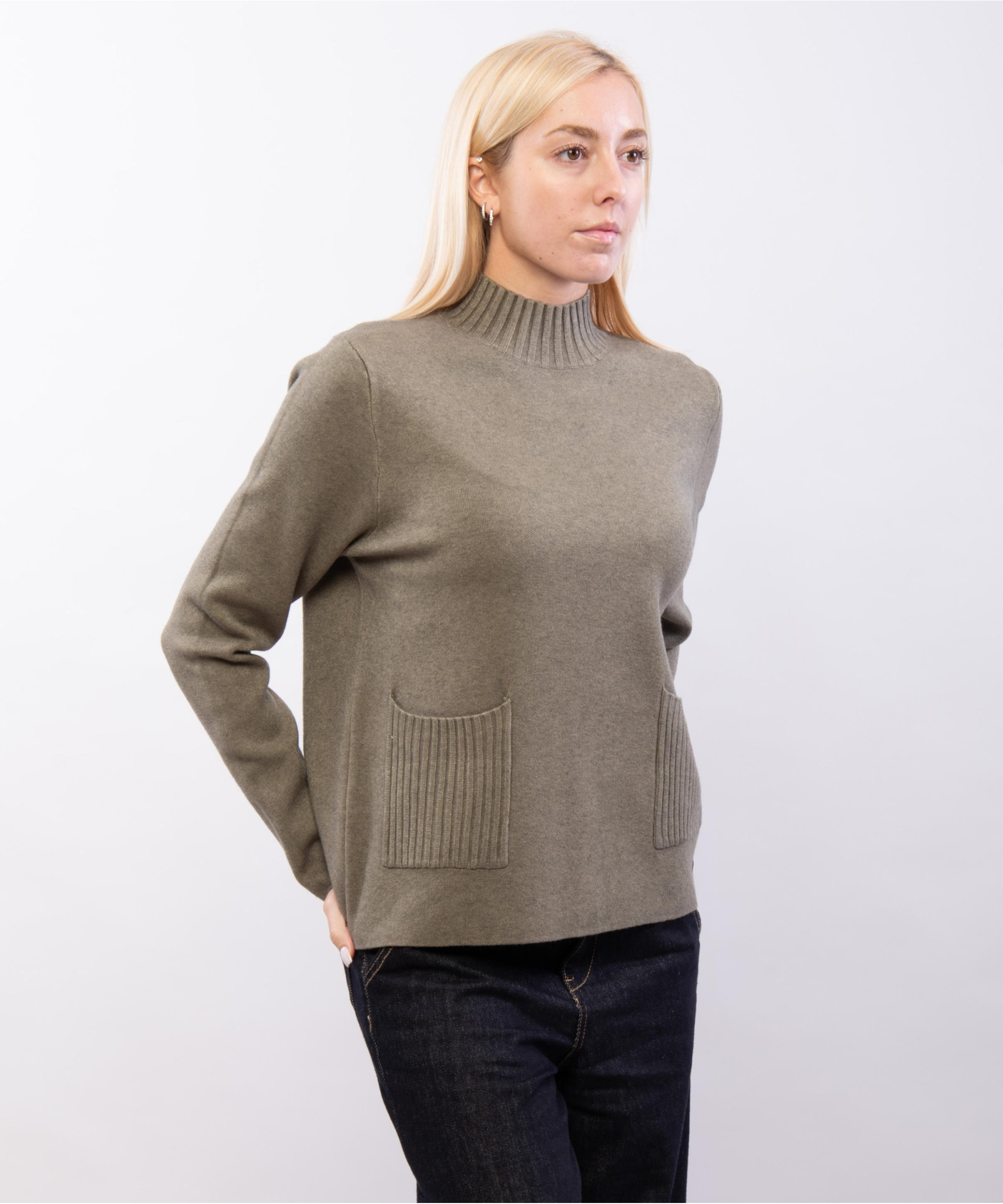maglia con mezzo collo e tasche