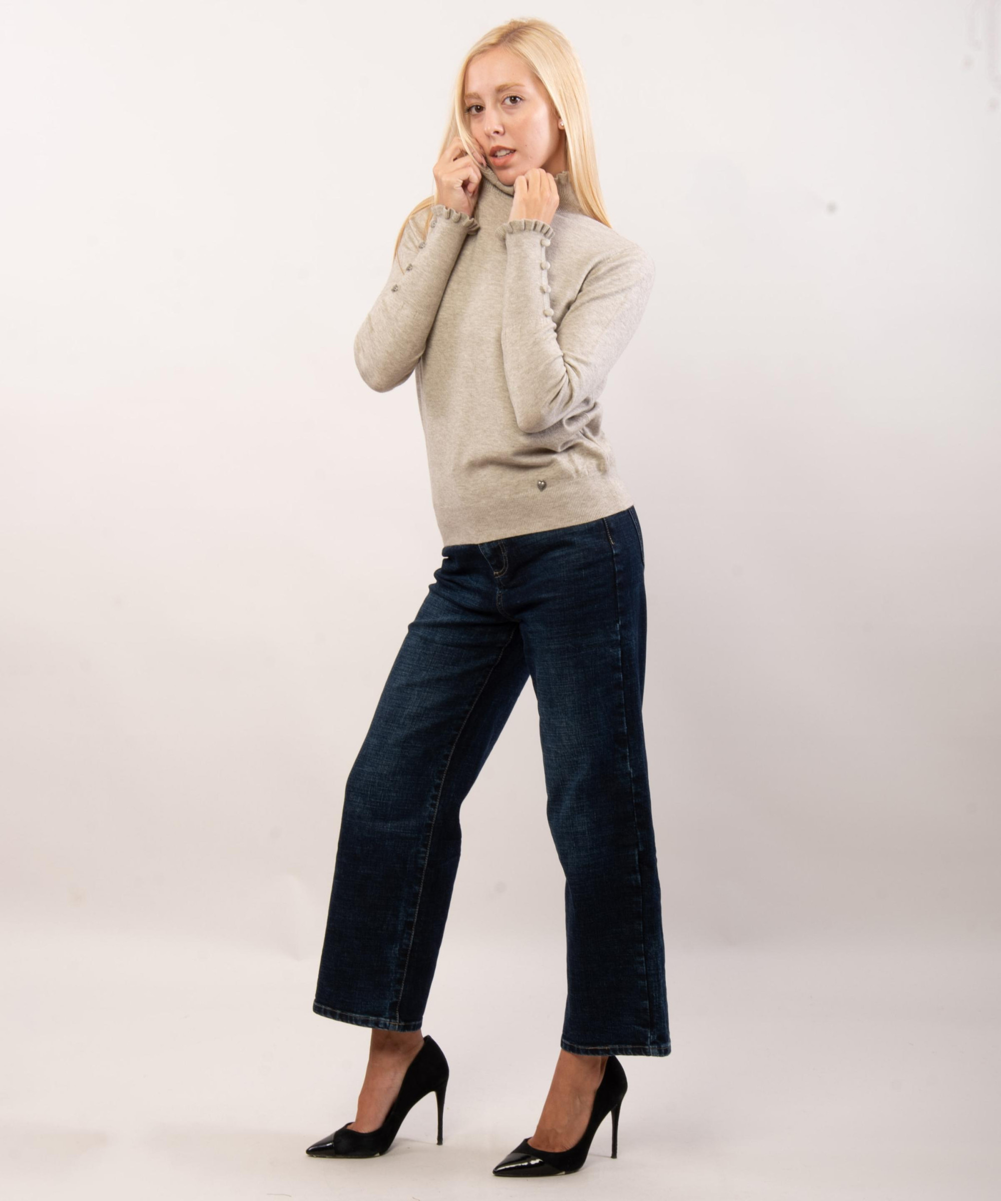 Maglione con collo e orlo a volant